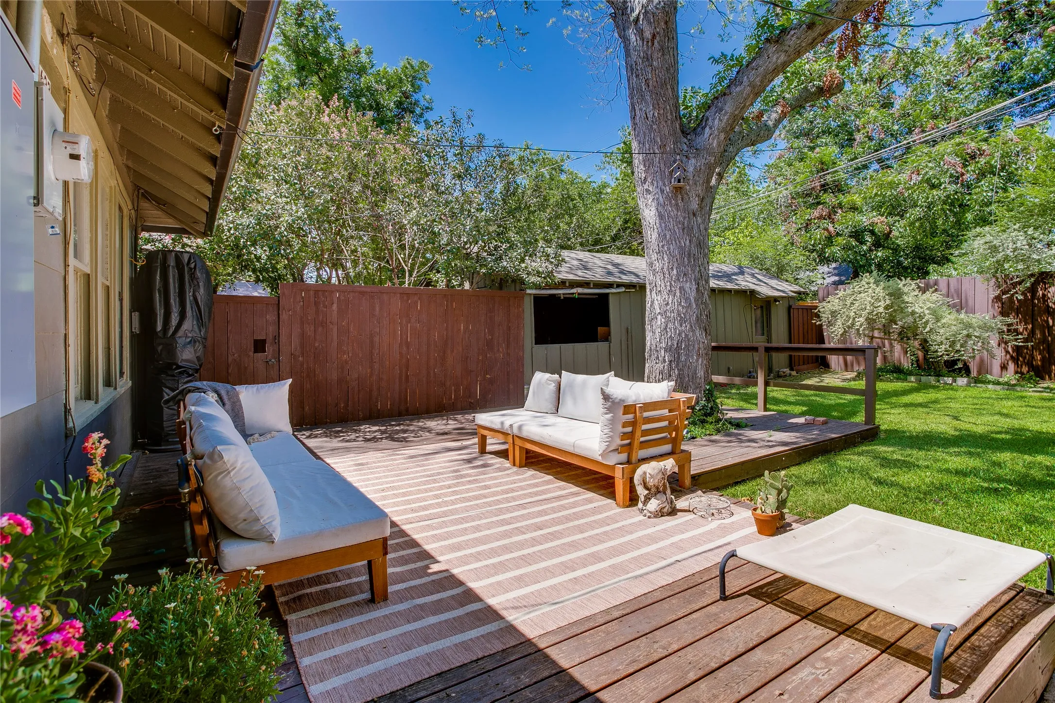 Single Family Residence For Sale in Dallas County , 623 N Montclair Avenue, Dallas, Texas 75208, 3 Bedroom, 2 Bathroom, 1 Garage spaces, 1,811 Sqft, built in 1922, mls#21321701, Real Estate Agent in Dallas, Homes For Sale in Dallas county, Homes For Sale in Dallas, Realtor in Dallas Texas, Real Estate Brokerage Independent Realty Texas, Luminita Cordes Realtor