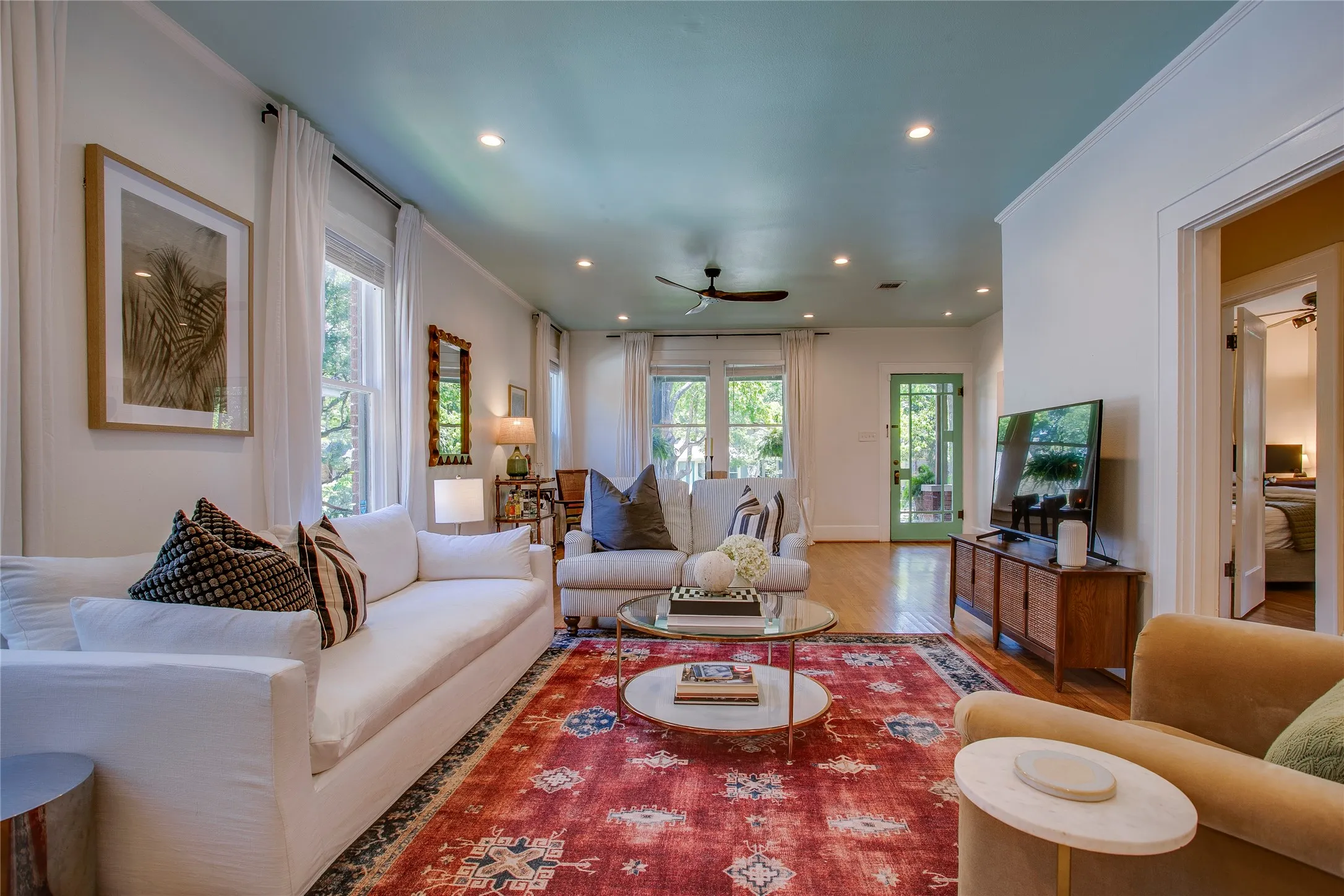 Single Family Residence For Sale in Dallas County , 623 N Montclair Avenue, Dallas, Texas 75208, 3 Bedroom, 2 Bathroom, 1 Garage spaces, 1,811 Sqft, built in 1922, mls#21321701, Real Estate Agent in Dallas, Homes For Sale in Dallas county, Homes For Sale in Dallas, Realtor in Dallas Texas, Real Estate Brokerage Independent Realty Texas, Luminita Cordes Realtor