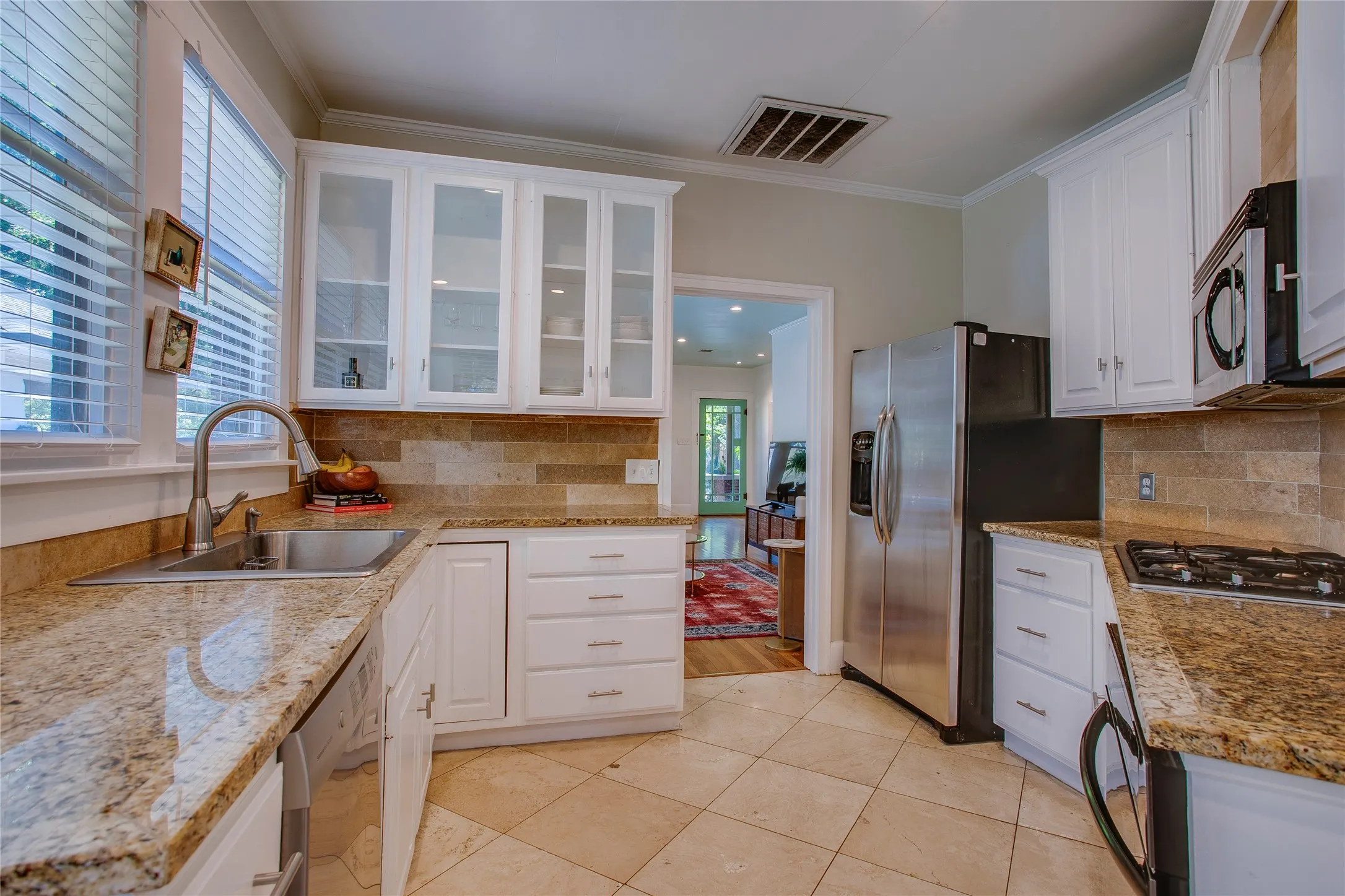 Single Family Residence For Sale in Dallas County , 623 N Montclair Avenue, Dallas, Texas 75208, 3 Bedroom, 2 Bathroom, 1 Garage spaces, 1,811 Sqft, built in 1922, mls#21321701, Real Estate Agent in Dallas, Homes For Sale in Dallas county, Homes For Sale in Dallas, Realtor in Dallas Texas, Real Estate Brokerage Independent Realty Texas, Luminita Cordes Realtor