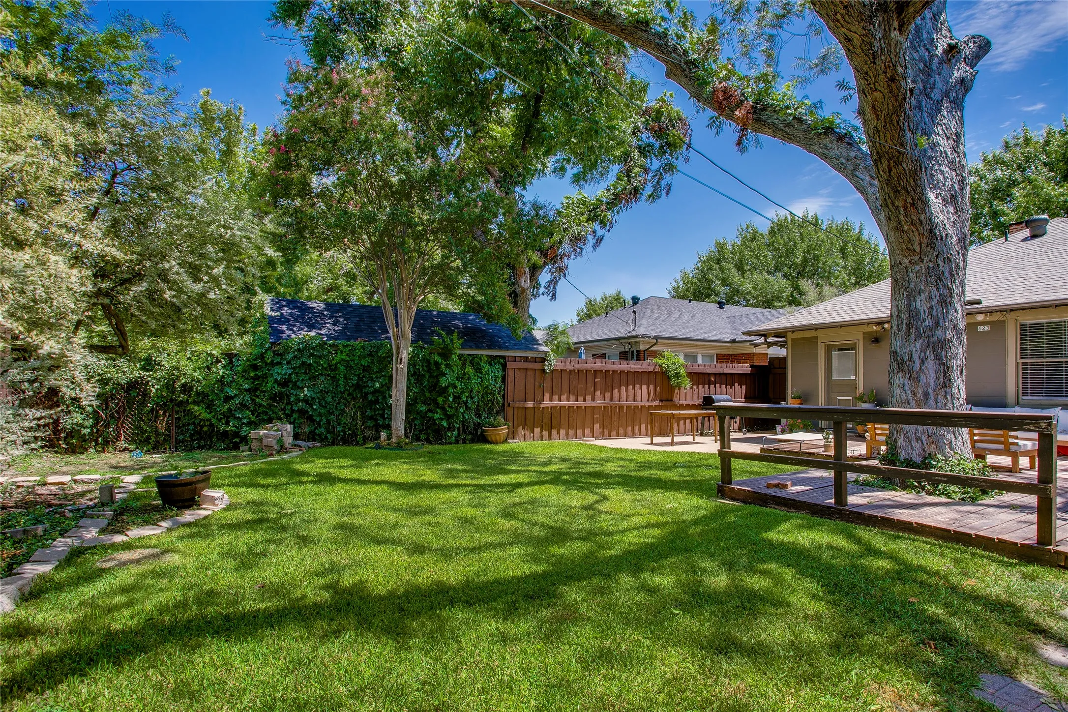 Single Family Residence For Sale in Dallas County , 623 N Montclair Avenue, Dallas, Texas 75208, 3 Bedroom, 2 Bathroom, 1 Garage spaces, 1,811 Sqft, built in 1922, mls#21321701, Real Estate Agent in Dallas, Homes For Sale in Dallas county, Homes For Sale in Dallas, Realtor in Dallas Texas, Real Estate Brokerage Independent Realty Texas, Luminita Cordes Realtor