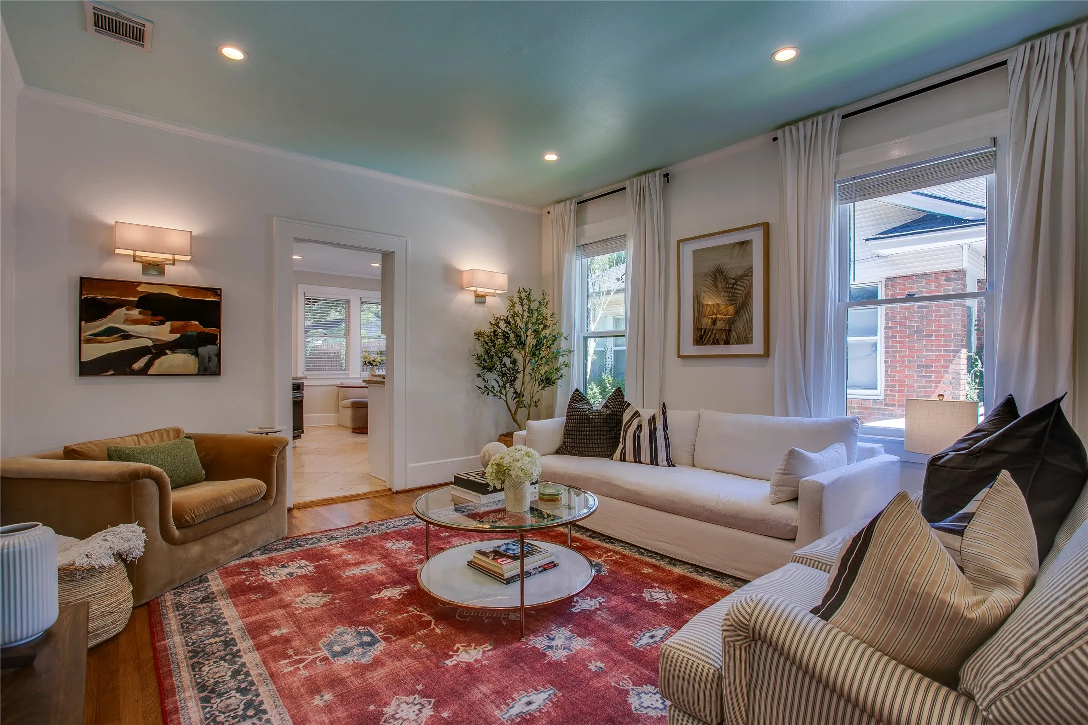 Single Family Residence For Sale in Dallas County , 623 N Montclair Avenue, Dallas, Texas 75208, 3 Bedroom, 2 Bathroom, 1 Garage spaces, 1,811 Sqft, built in 1922, mls#21321701, Real Estate Agent in Dallas, Homes For Sale in Dallas county, Homes For Sale in Dallas, Realtor in Dallas Texas, Real Estate Brokerage Independent Realty Texas, Luminita Cordes Realtor