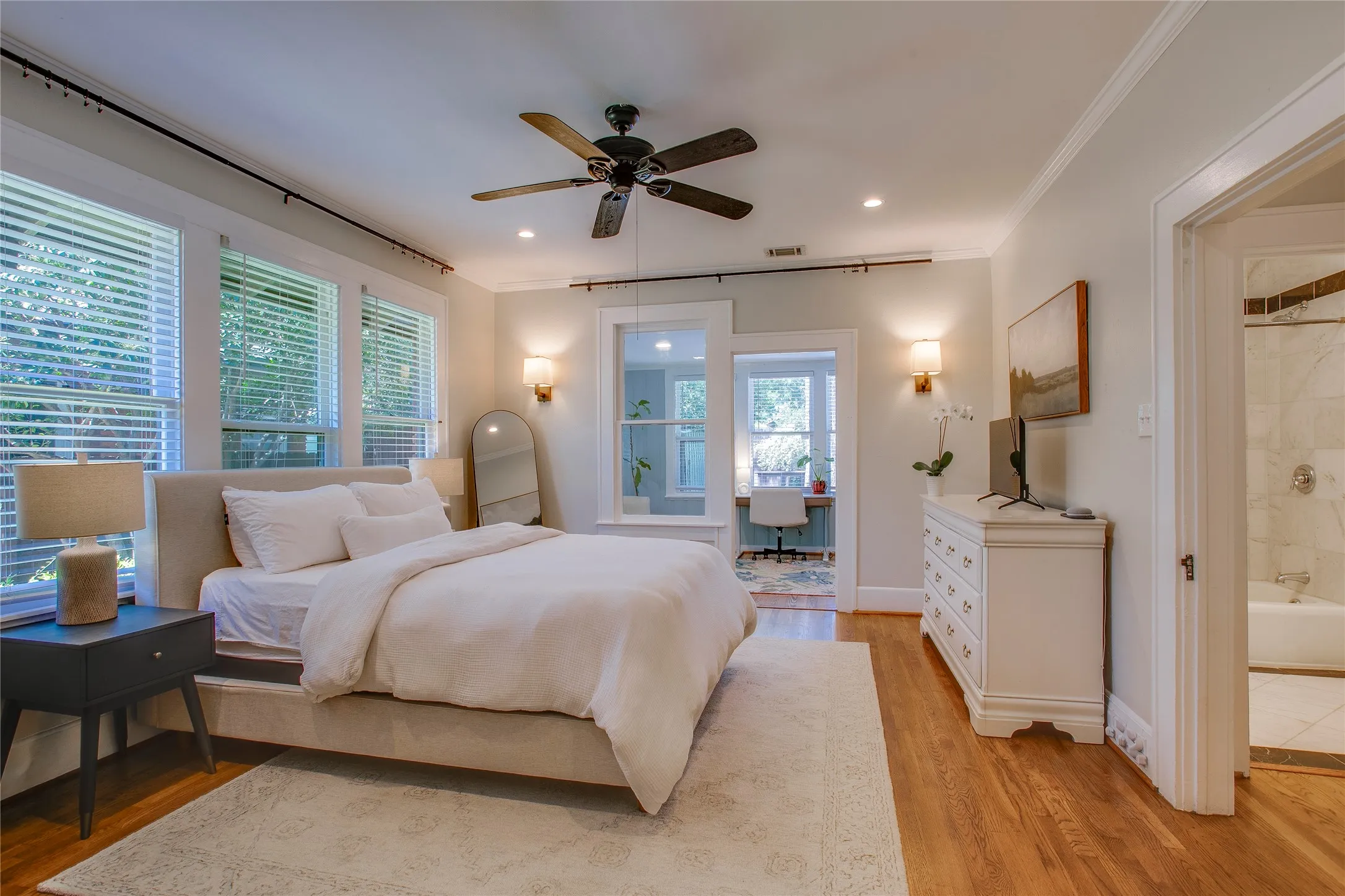 Single Family Residence For Sale in Dallas County , 623 N Montclair Avenue, Dallas, Texas 75208, 3 Bedroom, 2 Bathroom, 1 Garage spaces, 1,811 Sqft, built in 1922, mls#21321701, Real Estate Agent in Dallas, Homes For Sale in Dallas county, Homes For Sale in Dallas, Realtor in Dallas Texas, Real Estate Brokerage Independent Realty Texas, Luminita Cordes Realtor