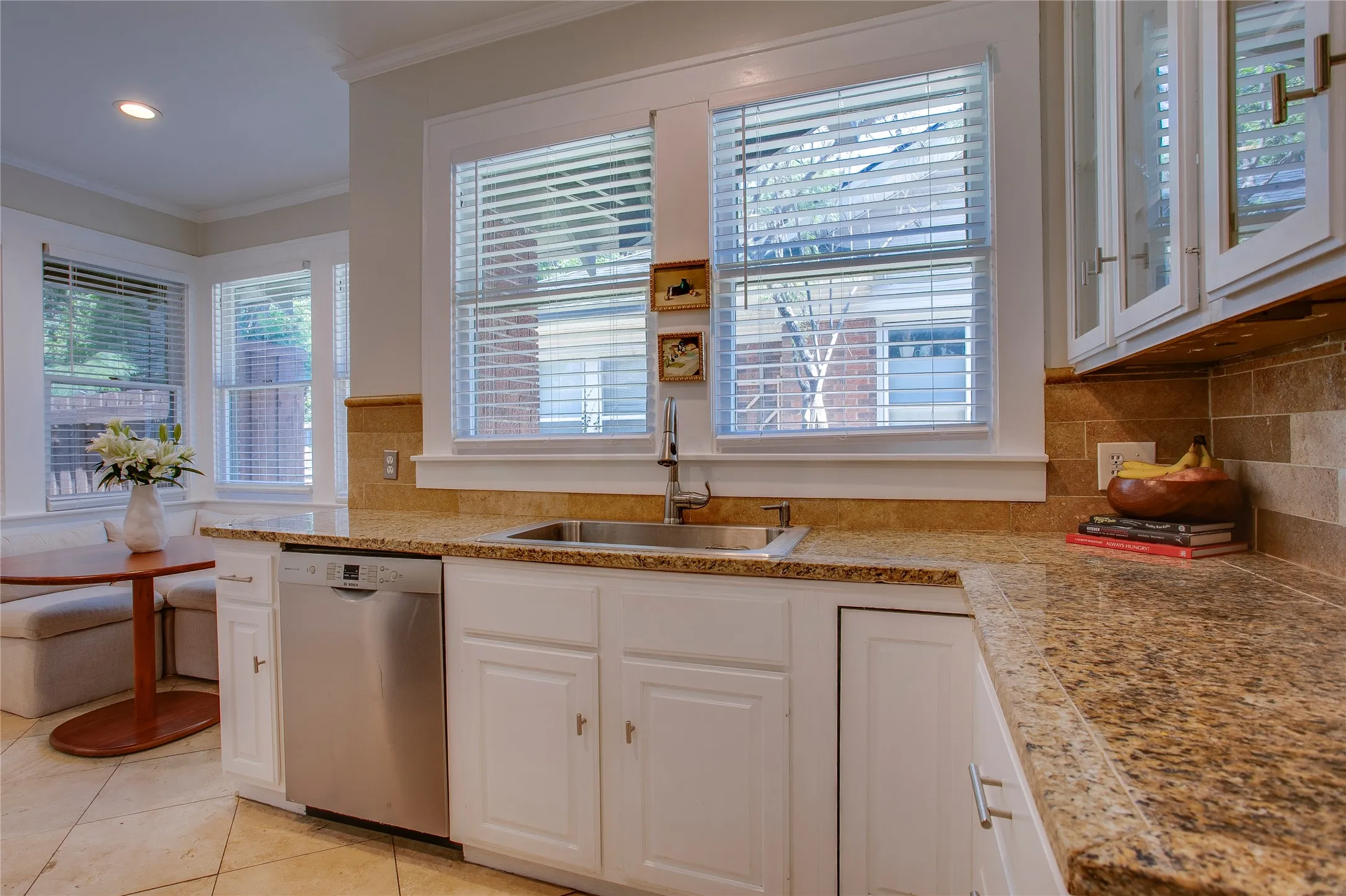 Single Family Residence For Sale in Dallas County , 623 N Montclair Avenue, Dallas, Texas 75208, 3 Bedroom, 2 Bathroom, 1 Garage spaces, 1,811 Sqft, built in 1922, mls#21321701, Real Estate Agent in Dallas, Homes For Sale in Dallas county, Homes For Sale in Dallas, Realtor in Dallas Texas, Real Estate Brokerage Independent Realty Texas, Luminita Cordes Realtor