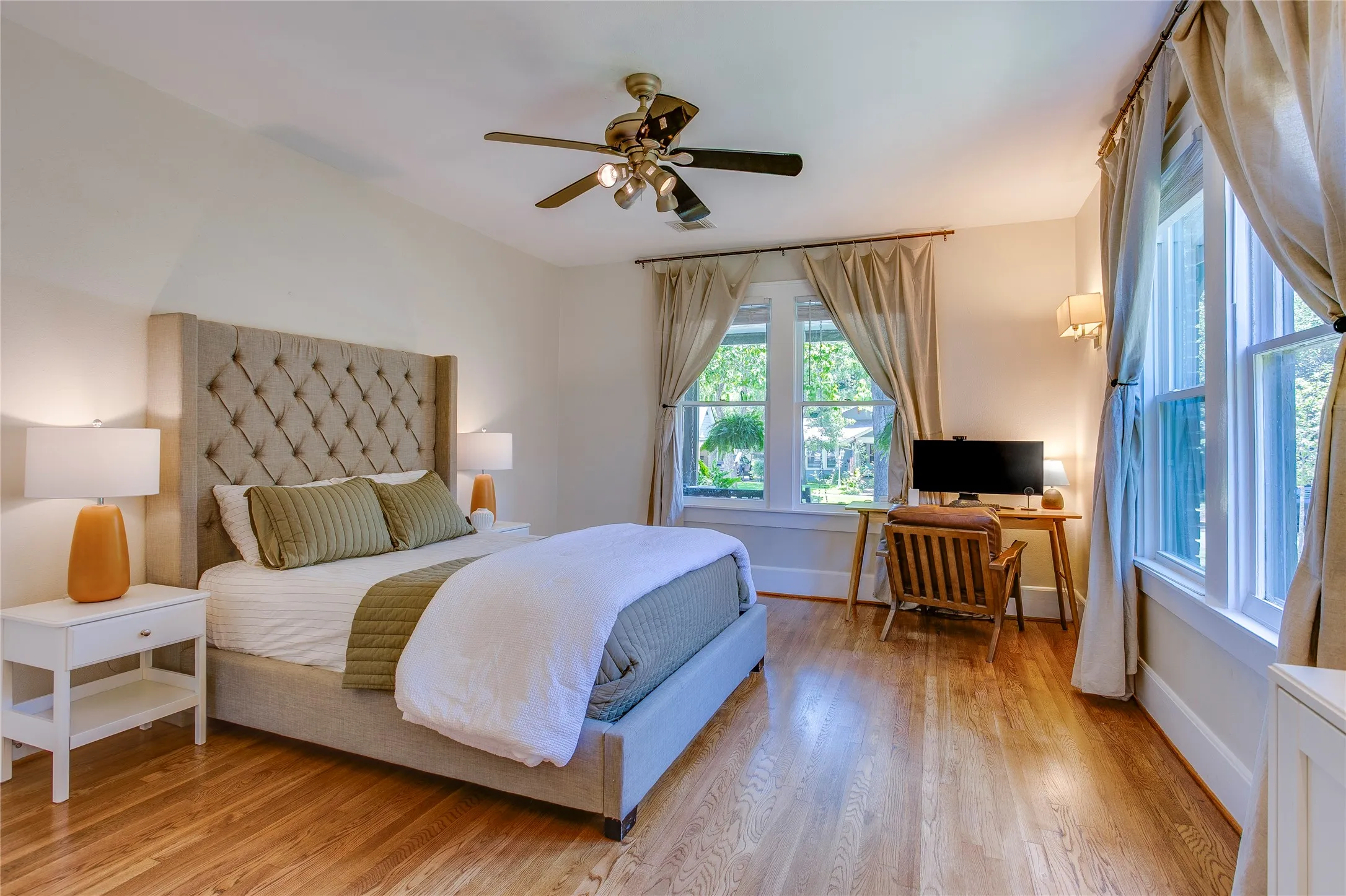 Single Family Residence For Sale in Dallas County , 623 N Montclair Avenue, Dallas, Texas 75208, 3 Bedroom, 2 Bathroom, 1 Garage spaces, 1,811 Sqft, built in 1922, mls#21321701, Real Estate Agent in Dallas, Homes For Sale in Dallas county, Homes For Sale in Dallas, Realtor in Dallas Texas, Real Estate Brokerage Independent Realty Texas, Luminita Cordes Realtor