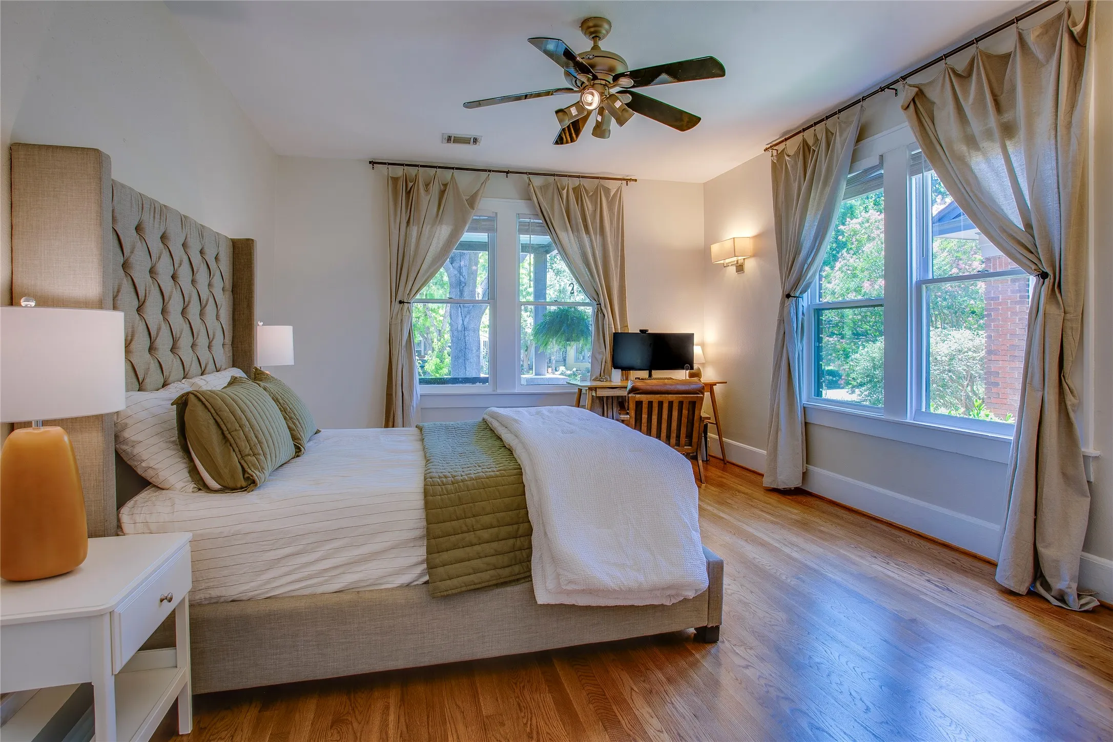 Single Family Residence For Sale in Dallas County , 623 N Montclair Avenue, Dallas, Texas 75208, 3 Bedroom, 2 Bathroom, 1 Garage spaces, 1,811 Sqft, built in 1922, mls#21321701, Real Estate Agent in Dallas, Homes For Sale in Dallas county, Homes For Sale in Dallas, Realtor in Dallas Texas, Real Estate Brokerage Independent Realty Texas, Luminita Cordes Realtor