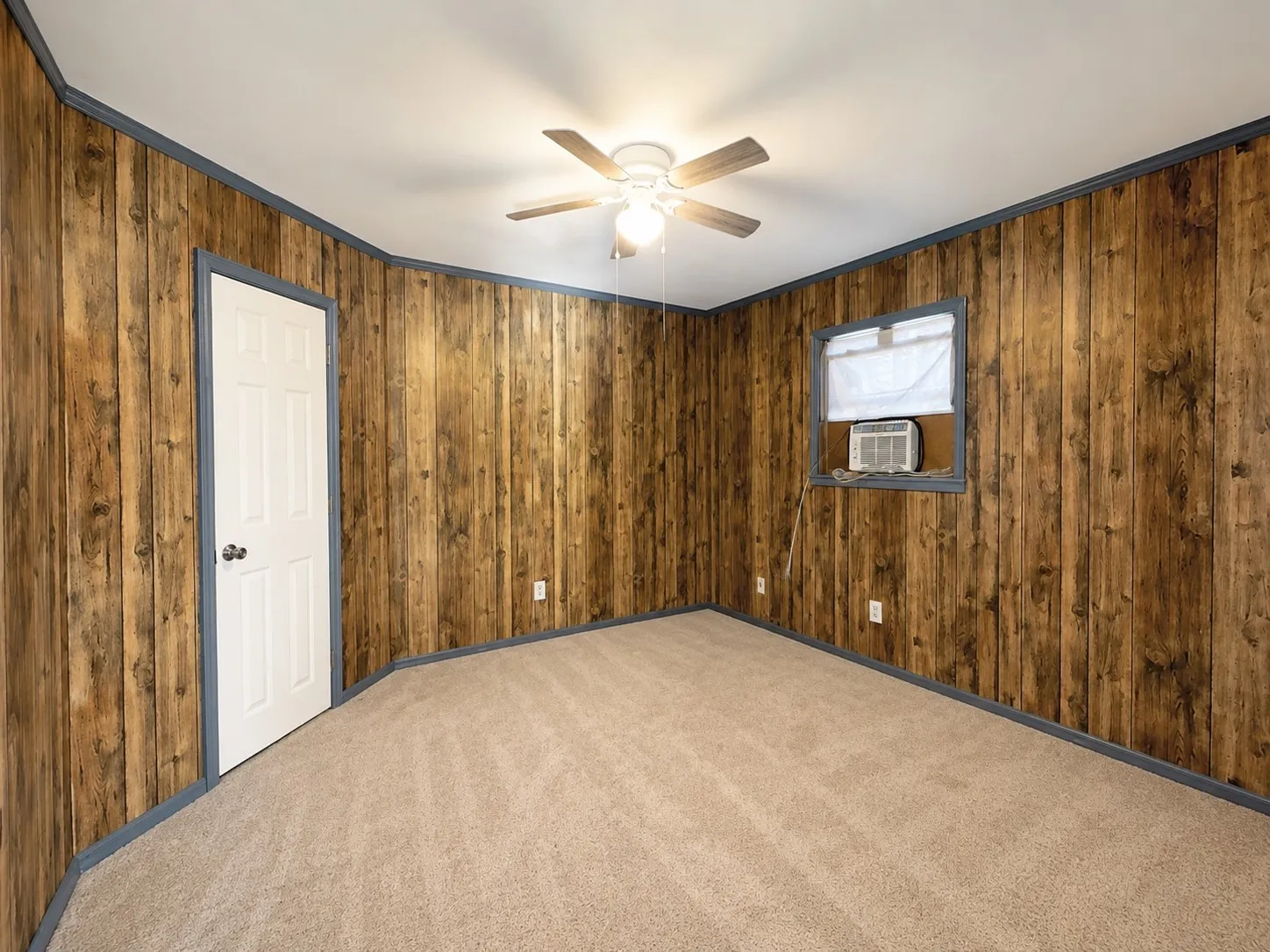 Single Family Residence For Sale in Hunt County , 1980 Apache Road, Quinlan, Texas 75474, 2 Bedrooms, 1 Bathroom, 4 Garage spaces, 624 Sqft, built in 2021, Price $135,000, mls#21322846, Real Estate Agent in Quinlan, Homes For Sale in Hunt county, Homes For Sale in Quinlan, Realtor in Quinlan Texas, Real Estate Brokerage Independent Realty Texas, Luminita Cordes Realtor