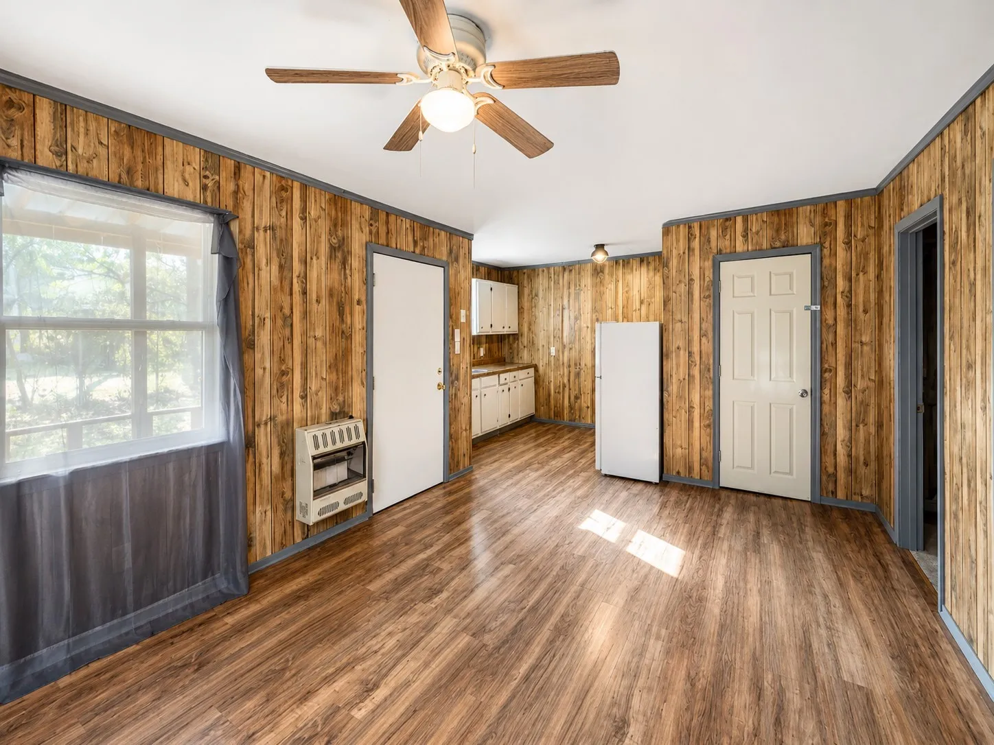 Single Family Residence For Sale in Hunt County , 1980 Apache Road, Quinlan, Texas 75474, 2 Bedrooms, 1 Bathroom, 4 Garage spaces, 624 Sqft, built in 2021, Price $135,000, mls#21322846, Real Estate Agent in Quinlan, Homes For Sale in Hunt county, Homes For Sale in Quinlan, Realtor in Quinlan Texas, Real Estate Brokerage Independent Realty Texas, Luminita Cordes Realtor