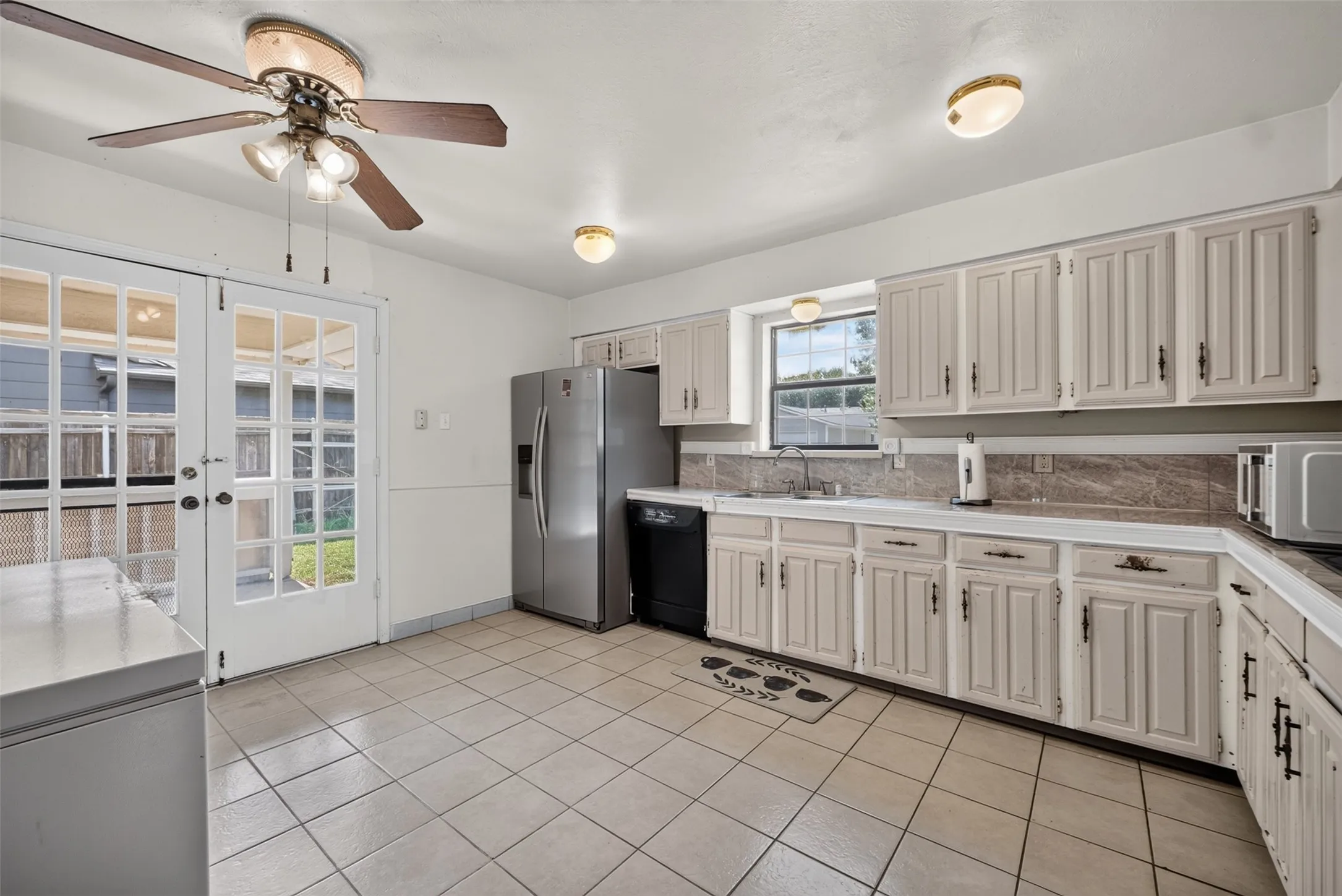 Single Family Residence For Sale in Dallas County , 1722 Leicester Street, Garland, Texas 75044, 4 Bedroom, 3 Bathroom, 2 Garage spaces, 2,189 Sqft, built in 1980, mls#21320264, Real Estate Agent in Garland, Homes For Sale in Dallas county, Homes For Sale in Garland, Realtor in Garland Texas, Real Estate Brokerage Independent Realty Texas, Luminita Cordes Realtor