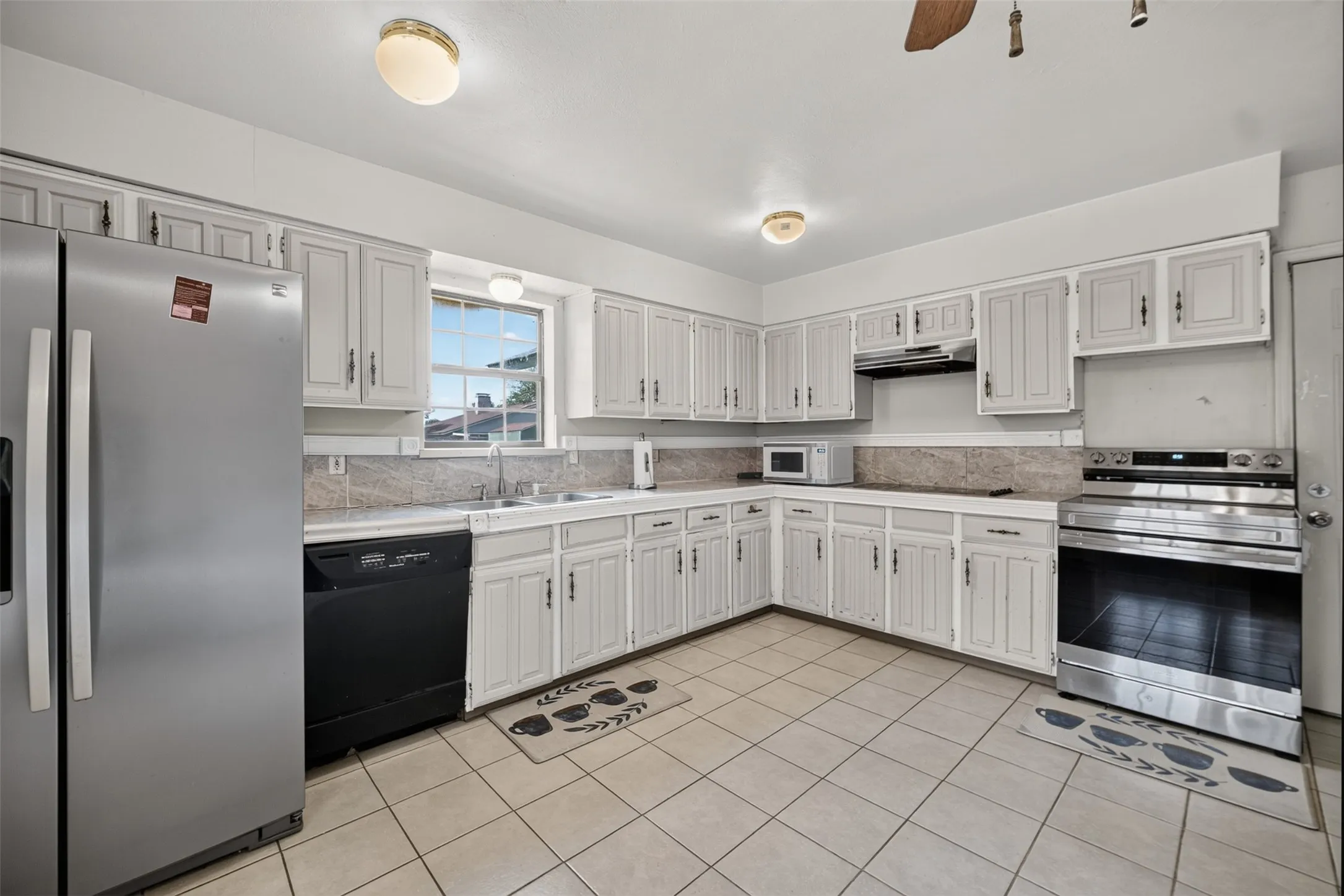 Single Family Residence For Sale in Dallas County , 1722 Leicester Street, Garland, Texas 75044, 4 Bedroom, 3 Bathroom, 2 Garage spaces, 2,189 Sqft, built in 1980, mls#21320264, Real Estate Agent in Garland, Homes For Sale in Dallas county, Homes For Sale in Garland, Realtor in Garland Texas, Real Estate Brokerage Independent Realty Texas, Luminita Cordes Realtor