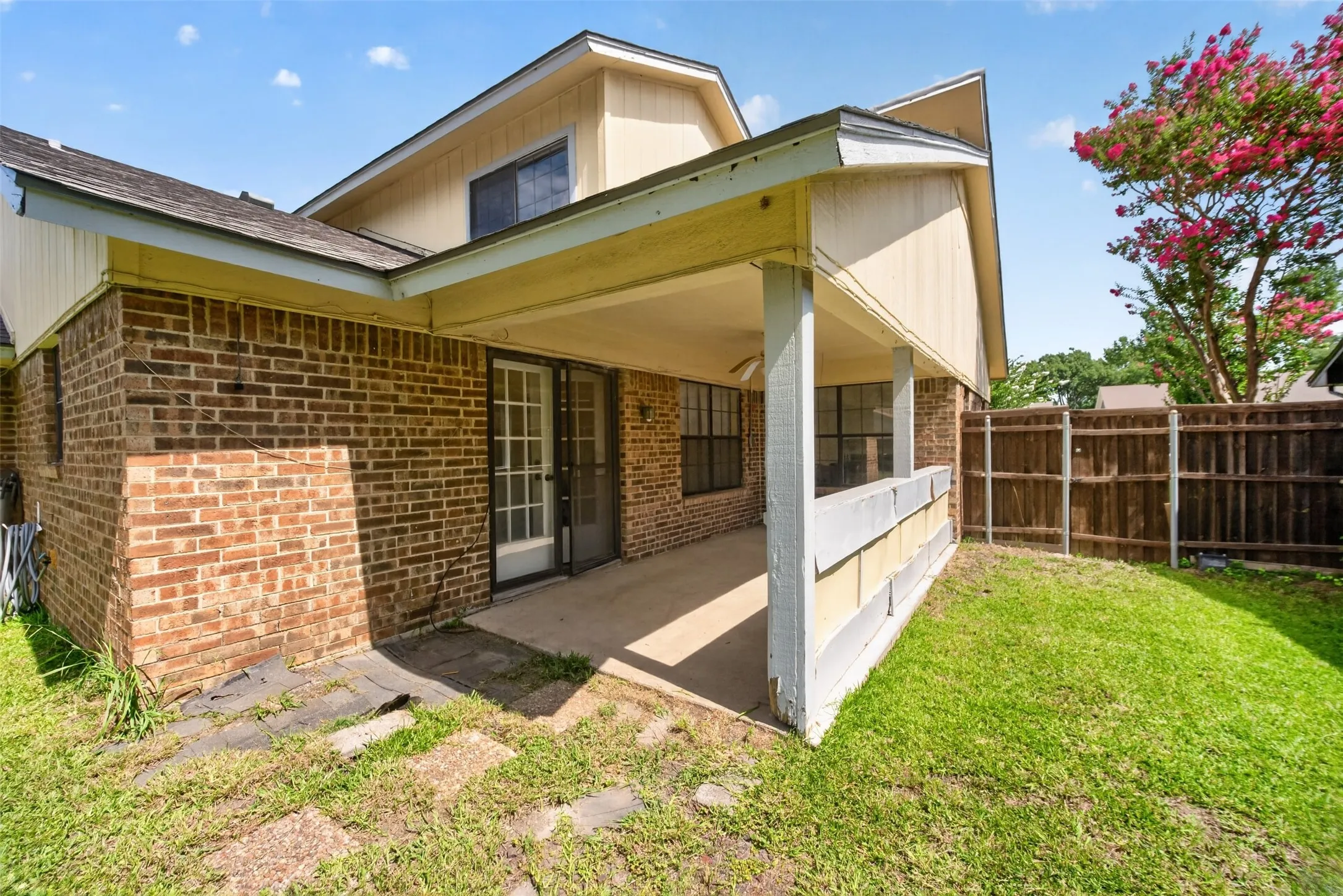 Single Family Residence For Sale in Dallas County , 1722 Leicester Street, Garland, Texas 75044, 4 Bedroom, 3 Bathroom, 2 Garage spaces, 2,189 Sqft, built in 1980, mls#21320264, Real Estate Agent in Garland, Homes For Sale in Dallas county, Homes For Sale in Garland, Realtor in Garland Texas, Real Estate Brokerage Independent Realty Texas, Luminita Cordes Realtor