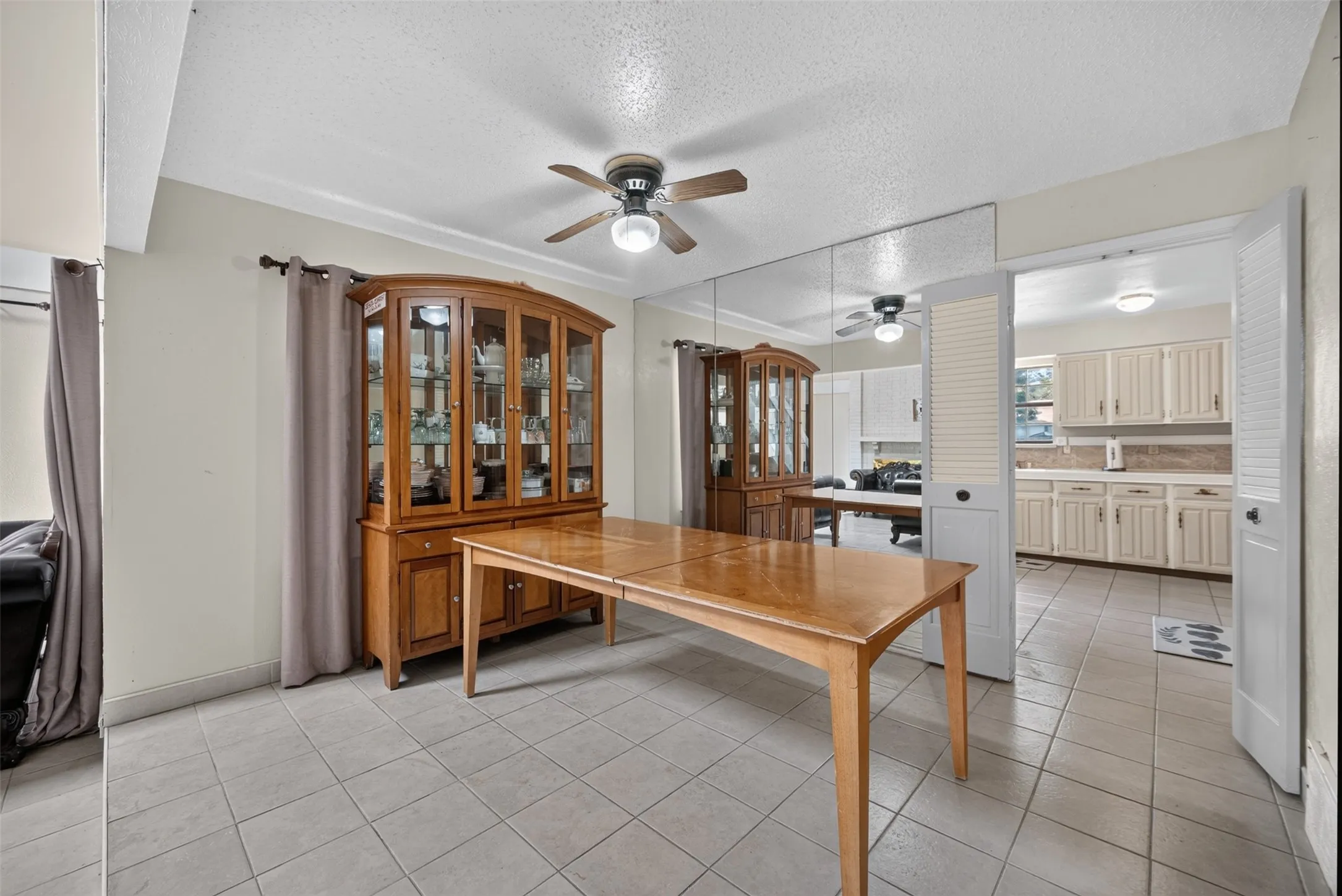 Single Family Residence For Sale in Dallas County , 1722 Leicester Street, Garland, Texas 75044, 4 Bedroom, 3 Bathroom, 2 Garage spaces, 2,189 Sqft, built in 1980, mls#21320264, Real Estate Agent in Garland, Homes For Sale in Dallas county, Homes For Sale in Garland, Realtor in Garland Texas, Real Estate Brokerage Independent Realty Texas, Luminita Cordes Realtor