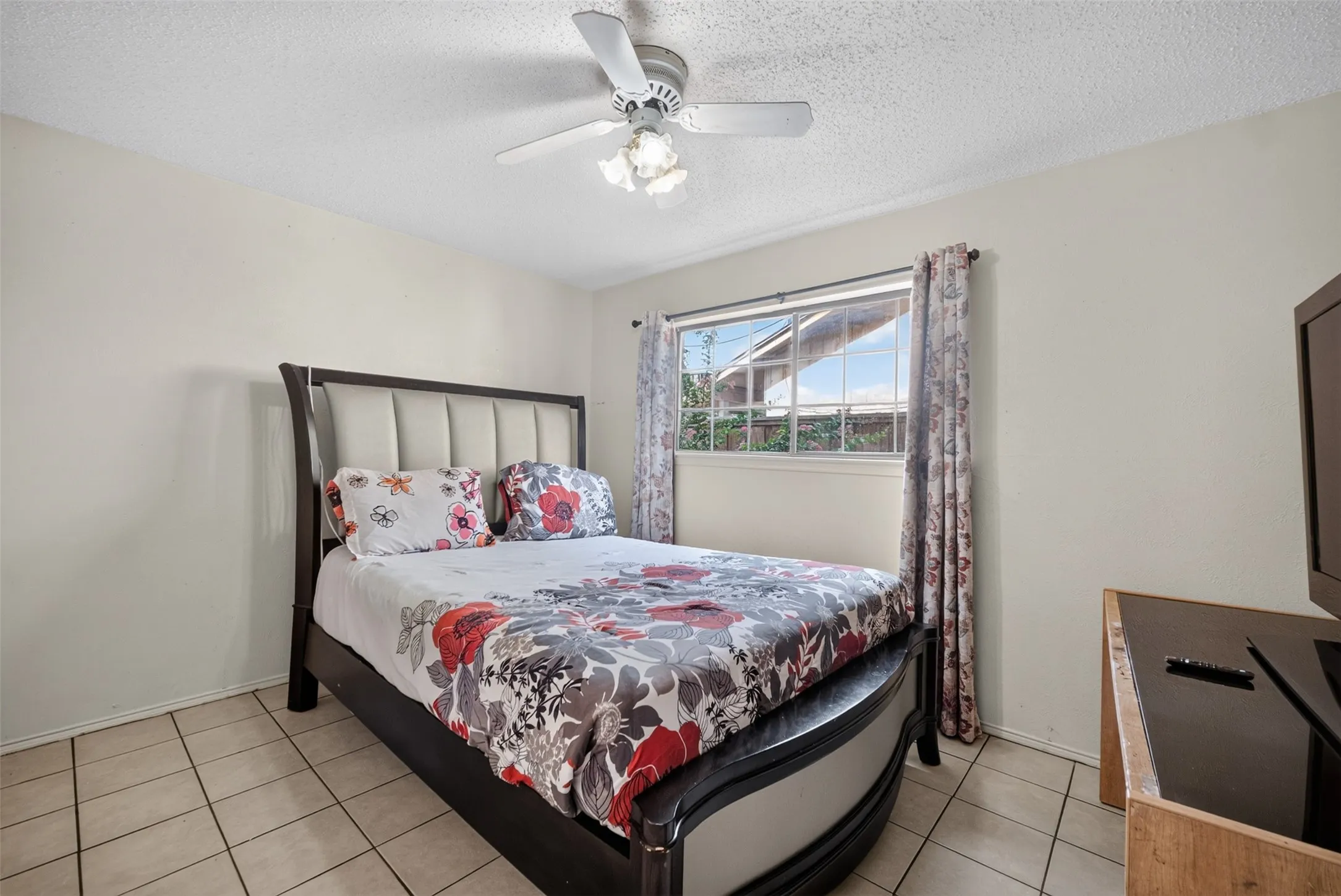 Single Family Residence For Sale in Dallas County , 1722 Leicester Street, Garland, Texas 75044, 4 Bedroom, 3 Bathroom, 2 Garage spaces, 2,189 Sqft, built in 1980, mls#21320264, Real Estate Agent in Garland, Homes For Sale in Dallas county, Homes For Sale in Garland, Realtor in Garland Texas, Real Estate Brokerage Independent Realty Texas, Luminita Cordes Realtor