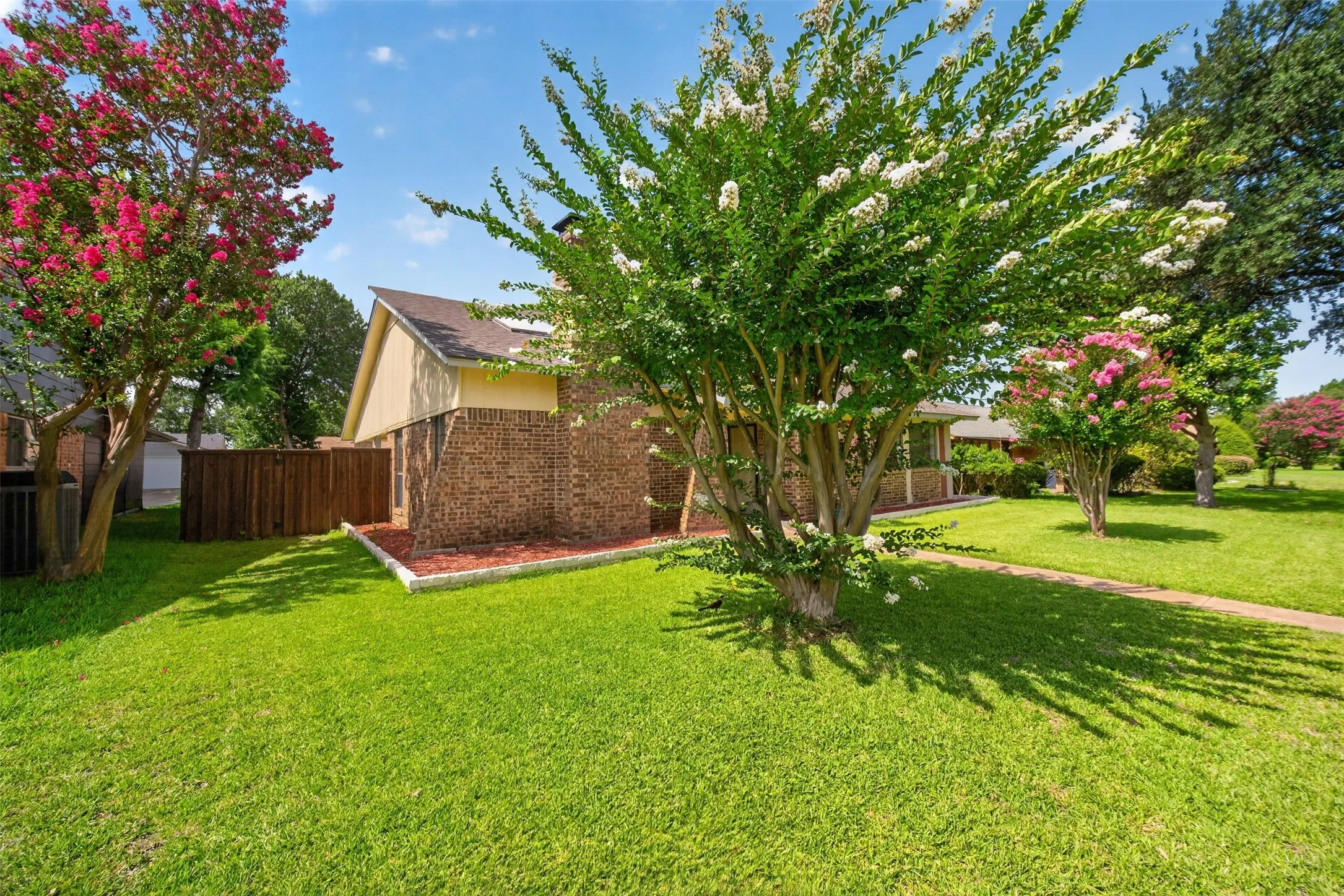 Single Family Residence For Sale in Dallas County , 1722 Leicester Street, Garland, Texas 75044, 4 Bedroom, 3 Bathroom, 2 Garage spaces, 2,189 Sqft, built in 1980, mls#21320264, Real Estate Agent in Garland, Homes For Sale in Dallas county, Homes For Sale in Garland, Realtor in Garland Texas, Real Estate Brokerage Independent Realty Texas, Luminita Cordes Realtor