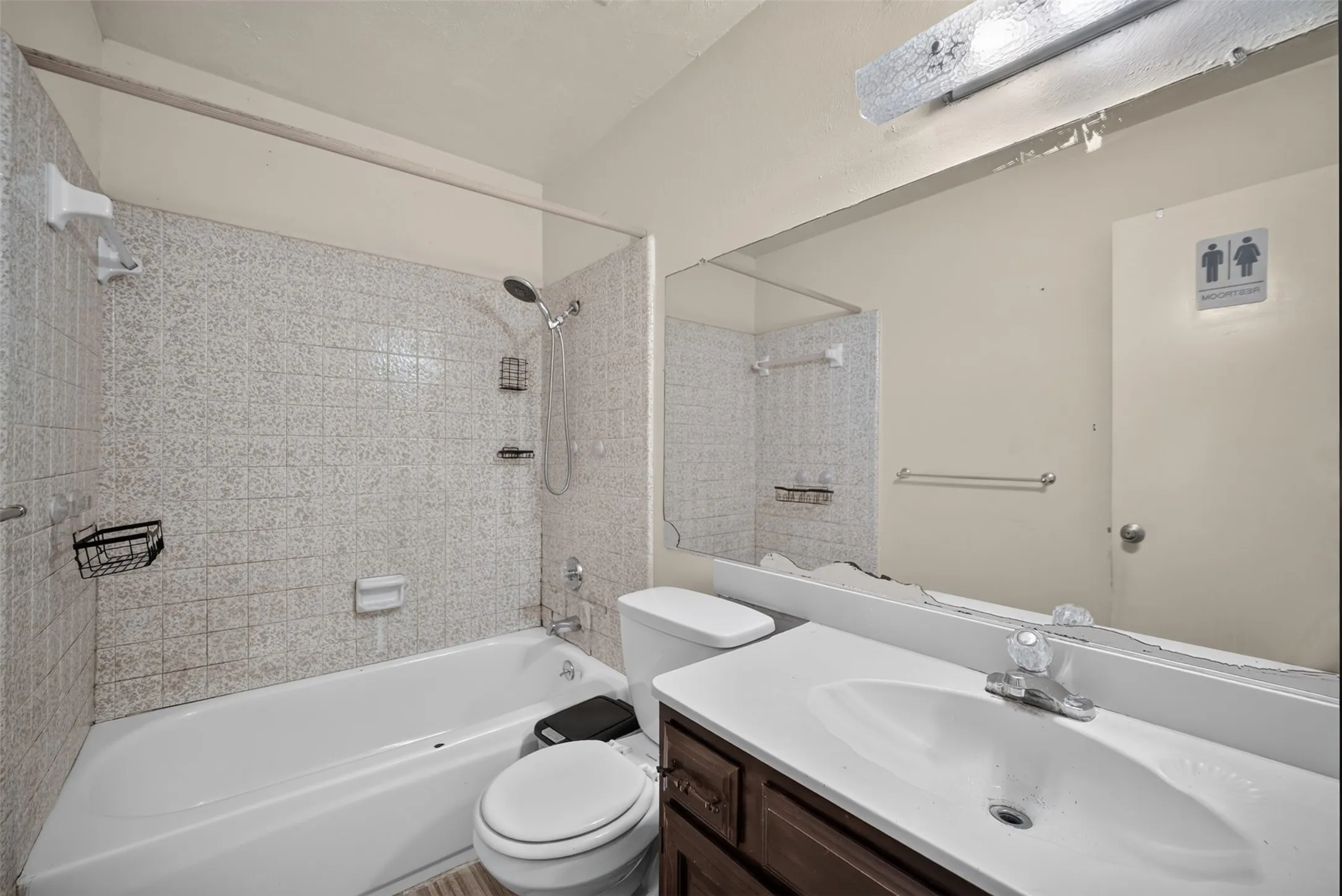 Single Family Residence For Sale in Dallas County , 1722 Leicester Street, Garland, Texas 75044, 4 Bedroom, 3 Bathroom, 2 Garage spaces, 2,189 Sqft, built in 1980, mls#21320264, Real Estate Agent in Garland, Homes For Sale in Dallas county, Homes For Sale in Garland, Realtor in Garland Texas, Real Estate Brokerage Independent Realty Texas, Luminita Cordes Realtor