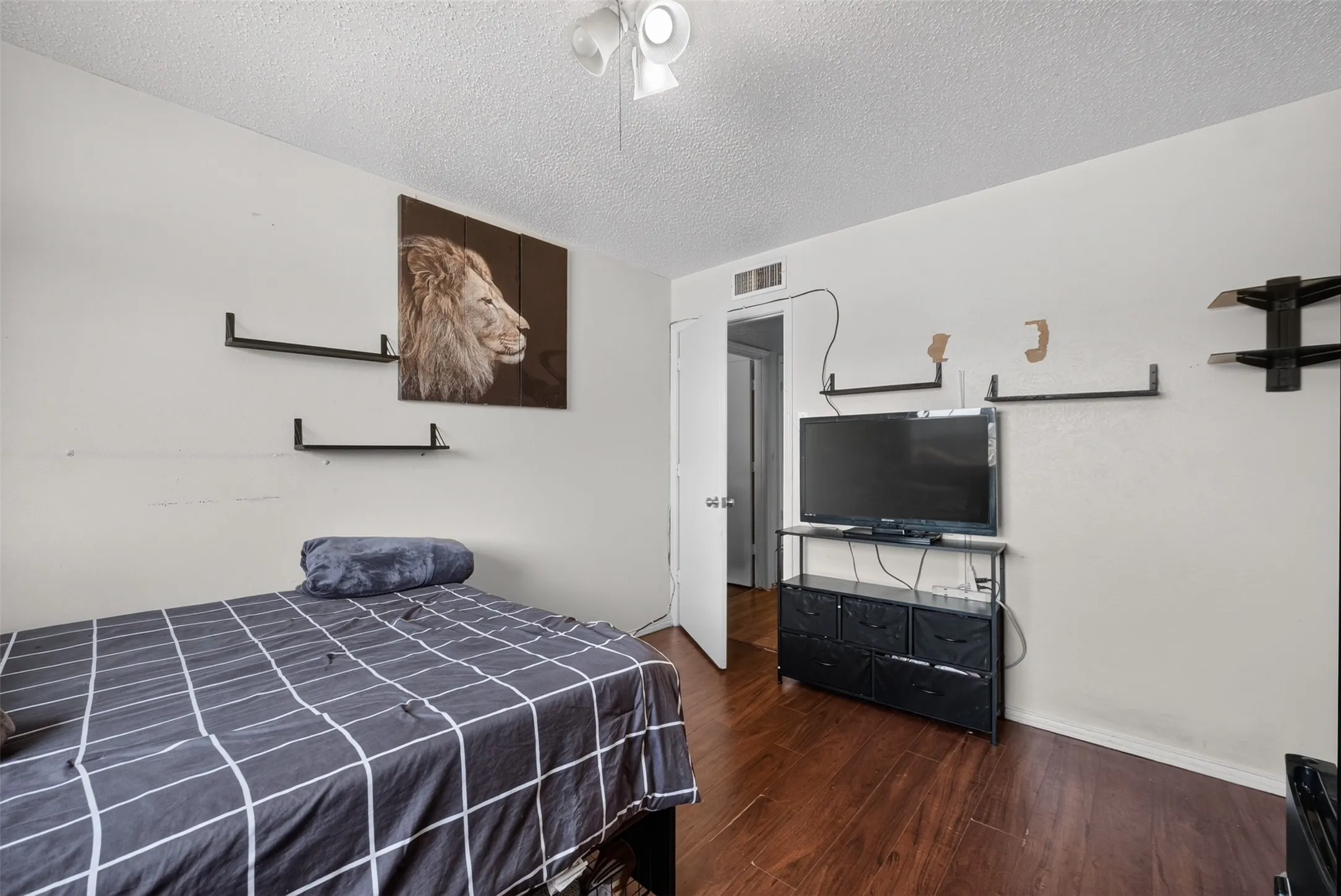 Single Family Residence For Sale in Dallas County , 1722 Leicester Street, Garland, Texas 75044, 4 Bedroom, 3 Bathroom, 2 Garage spaces, 2,189 Sqft, built in 1980, mls#21320264, Real Estate Agent in Garland, Homes For Sale in Dallas county, Homes For Sale in Garland, Realtor in Garland Texas, Real Estate Brokerage Independent Realty Texas, Luminita Cordes Realtor