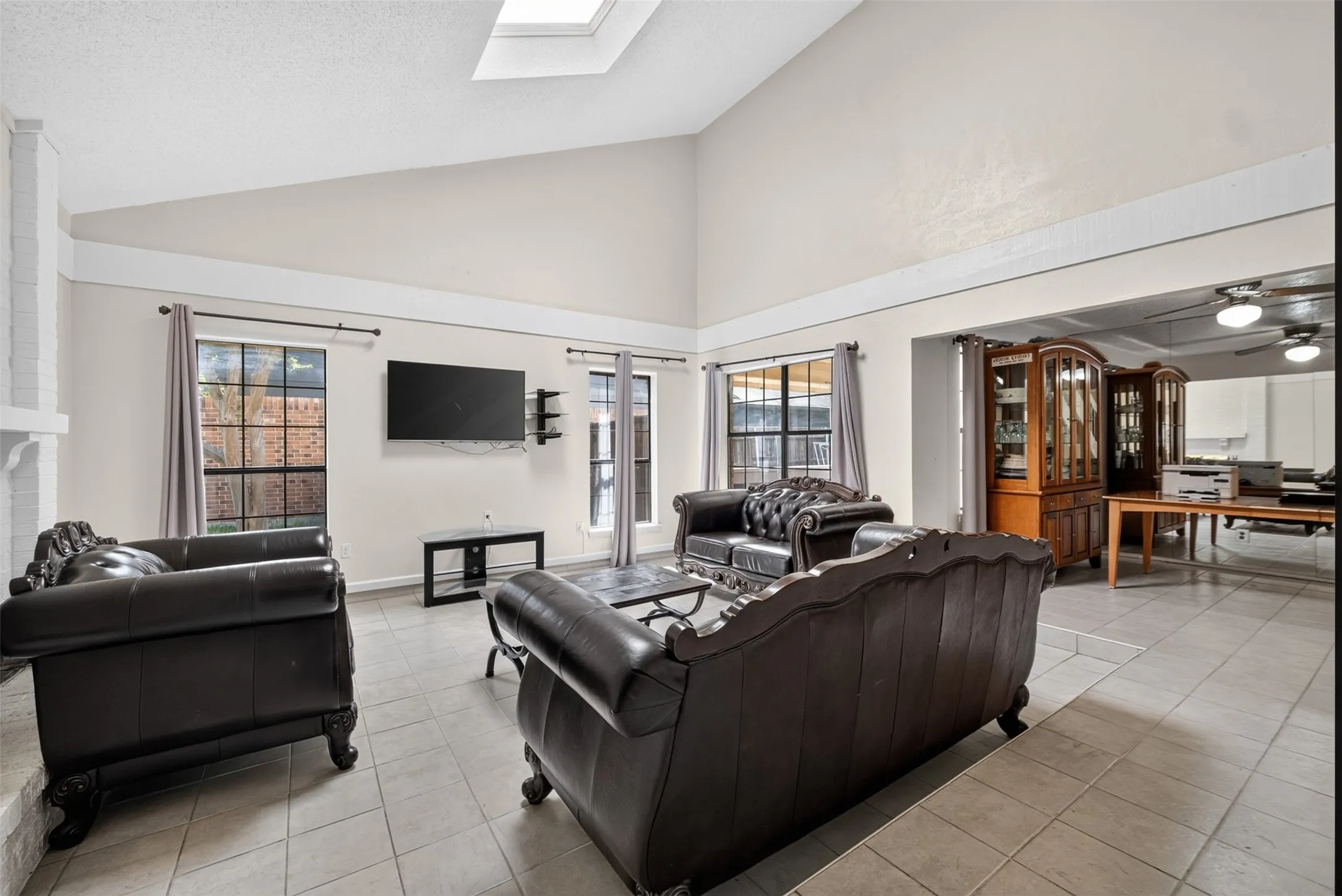 Single Family Residence For Sale in Dallas County , 1722 Leicester Street, Garland, Texas 75044, 4 Bedroom, 3 Bathroom, 2 Garage spaces, 2,189 Sqft, built in 1980, mls#21320264, Real Estate Agent in Garland, Homes For Sale in Dallas county, Homes For Sale in Garland, Realtor in Garland Texas, Real Estate Brokerage Independent Realty Texas, Luminita Cordes Realtor