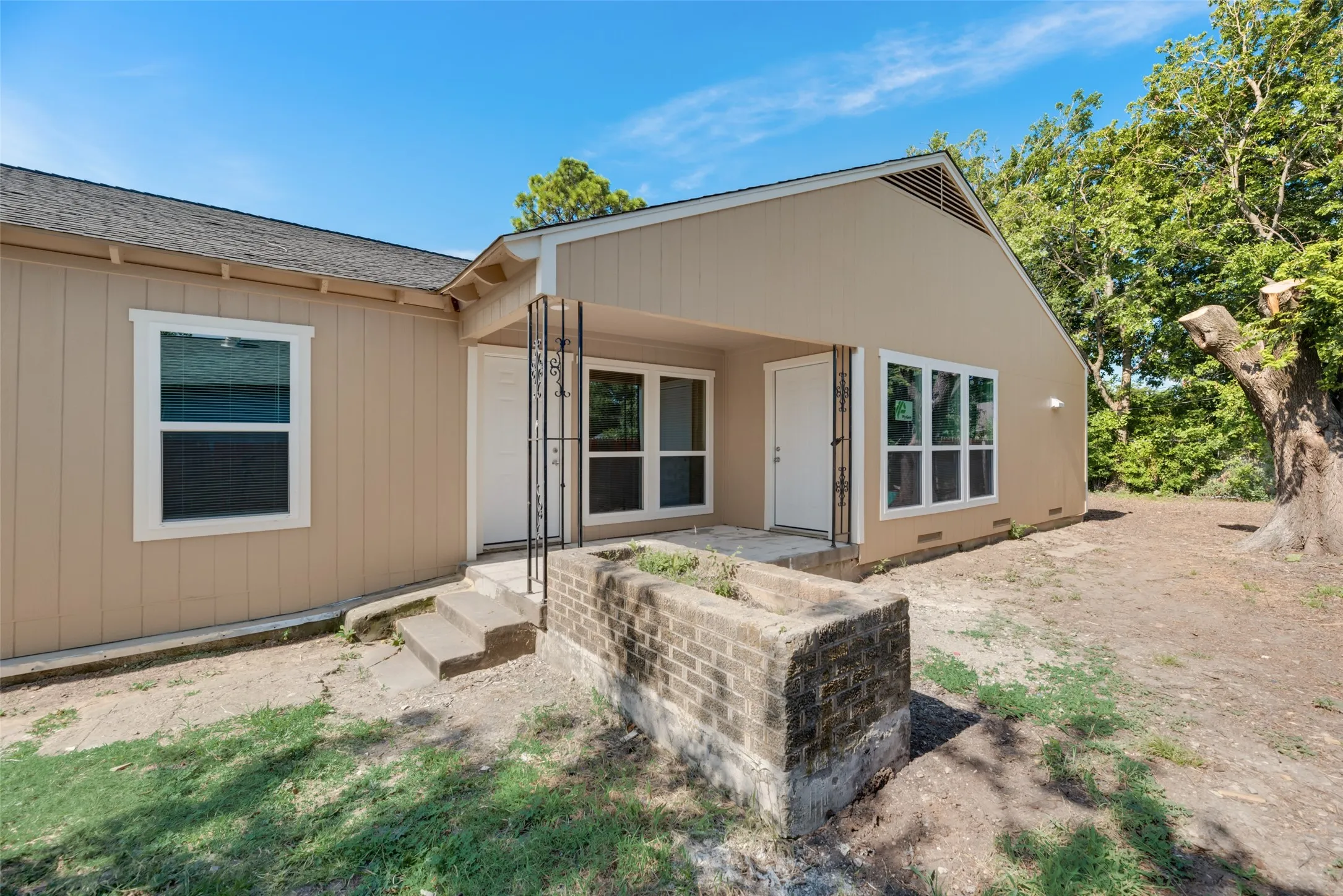 Duplex For Rent in Dallas County , 2210 Manor Street, Grand Prairie, Texas 75050, 3 Bedroom, 1 Bathroom, Garage spaces, 1,100 Sqft, built in 1953, mls#21322858, Real Estate Agent in Grand Prairie, Homes For Rent in Dallas county, Homes For Rent in Grand Prairie, Realtor in Grand Prairie Texas, Real Estate Brokerage Independent Realty Texas, Luminita Cordes Realtor