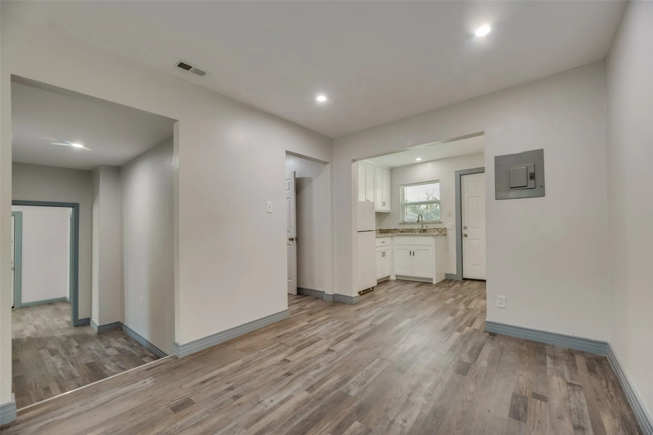 Duplex For Rent in Dallas County , 2210 Manor Street, Grand Prairie, Texas 75050, 3 Bedroom, 1 Bathroom, Garage spaces, 1,100 Sqft, built in 1953, mls#21322858, Real Estate Agent in Grand Prairie, Homes For Rent in Dallas county, Homes For Rent in Grand Prairie, Realtor in Grand Prairie Texas, Real Estate Brokerage Independent Realty Texas, Luminita Cordes Realtor