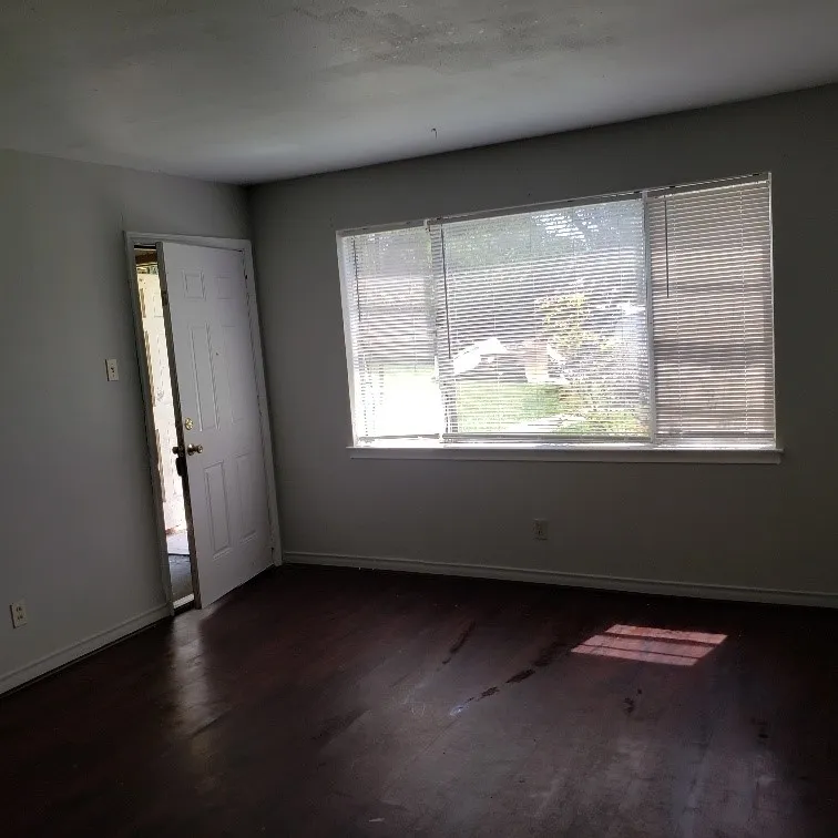 Apartment For Rent in Kaufman County , 400 Oak Drive 2A, Terrell, Texas 75143, 2 Bedrooms, 1 Bathroom, Garage spaces, 910 Sqft, built in 1960, Price $950, mls#21322872, Real Estate Agent in Terrell, Homes For Rent in Kaufman county, Homes For Rent in Terrell, Realtor in Terrell Texas, Real Estate Brokerage Independent Realty Texas, Luminita Cordes Realtor