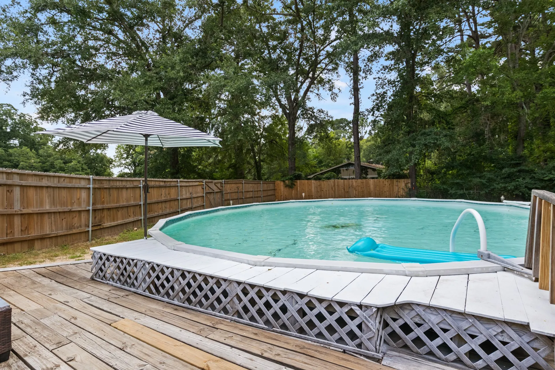 Single Family Residence For Sale in Morris County , 112 Priscilla Lane, Lone Star, Texas 75668, 4 Bedroom, 2 Bathroom, Garage spaces, 1,700 Sqft, built in 1965, mls#21322536, Real Estate Agent in Lone Star, Homes For Sale in Morris county, Homes For Sale in Lone Star, Realtor in Lone Star Texas, Real Estate Brokerage Independent Realty Texas, Luminita Cordes Realtor