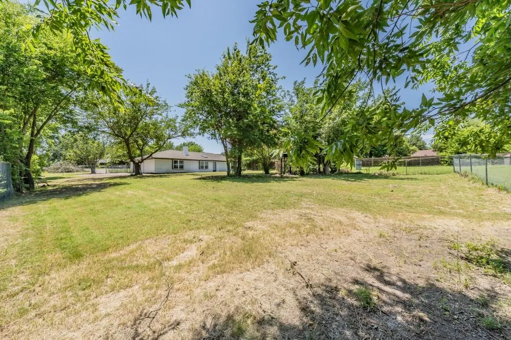 Single Family Residence For Sale in Dallas County , 114 Wagon Wheel Lane, Wylie, Texas 75098, 3 Bedroom, 2 Bathroom, 1 Garage spaces, 1,498 Sqft, built in 1979, mls#21322539, Real Estate Agent in Wylie, Homes For Sale in Dallas county, Homes For Sale in Wylie, Realtor in Wylie Texas, Real Estate Brokerage Independent Realty Texas, Luminita Cordes Realtor