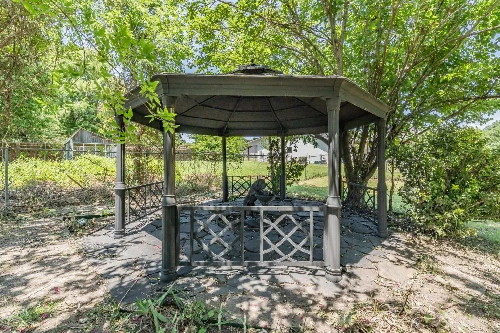 Single Family Residence For Sale in Dallas County , 114 Wagon Wheel Lane, Wylie, Texas 75098, 3 Bedroom, 2 Bathroom, 1 Garage spaces, 1,498 Sqft, built in 1979, mls#21322539, Real Estate Agent in Wylie, Homes For Sale in Dallas county, Homes For Sale in Wylie, Realtor in Wylie Texas, Real Estate Brokerage Independent Realty Texas, Luminita Cordes Realtor