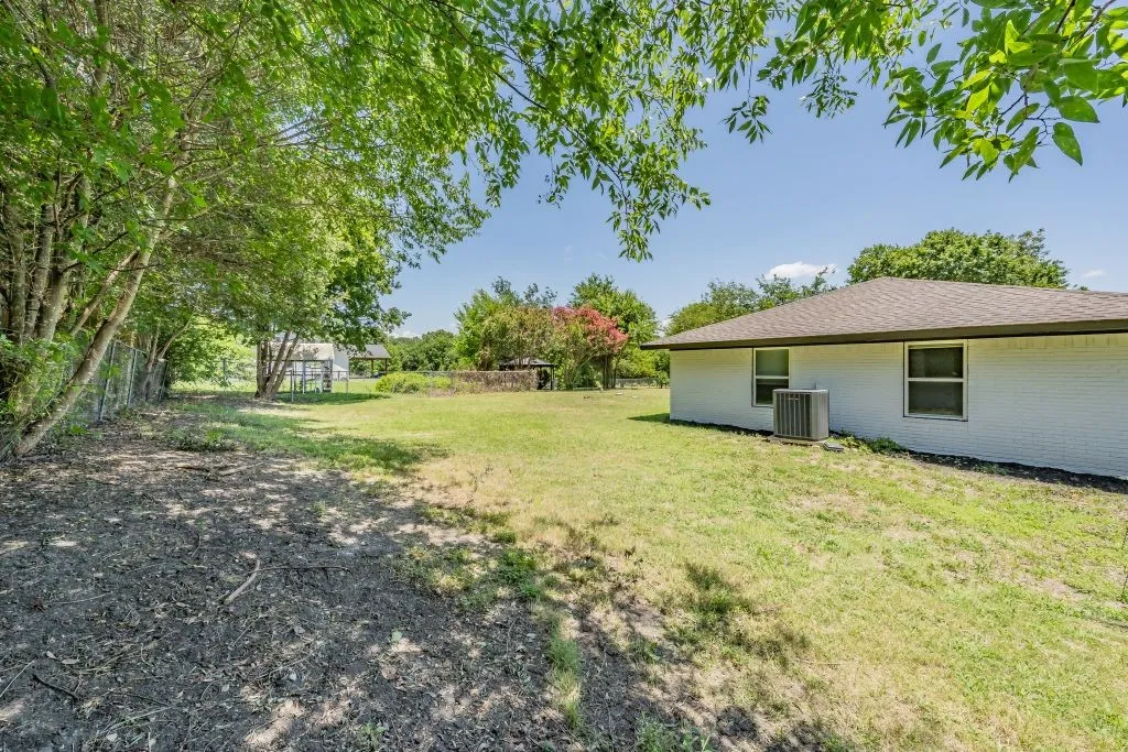 Single Family Residence For Sale in Dallas County , 114 Wagon Wheel Lane, Wylie, Texas 75098, 3 Bedroom, 2 Bathroom, 1 Garage spaces, 1,498 Sqft, built in 1979, mls#21322539, Real Estate Agent in Wylie, Homes For Sale in Dallas county, Homes For Sale in Wylie, Realtor in Wylie Texas, Real Estate Brokerage Independent Realty Texas, Luminita Cordes Realtor