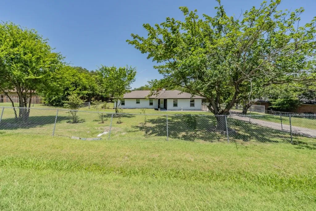 Single Family Residence For Sale in Dallas County , 114 Wagon Wheel Lane, Wylie, Texas 75098, 3 Bedroom, 2 Bathroom, 1 Garage spaces, 1,498 Sqft, built in 1979, mls#21322539, Real Estate Agent in Wylie, Homes For Sale in Dallas county, Homes For Sale in Wylie, Realtor in Wylie Texas, Real Estate Brokerage Independent Realty Texas, Luminita Cordes Realtor