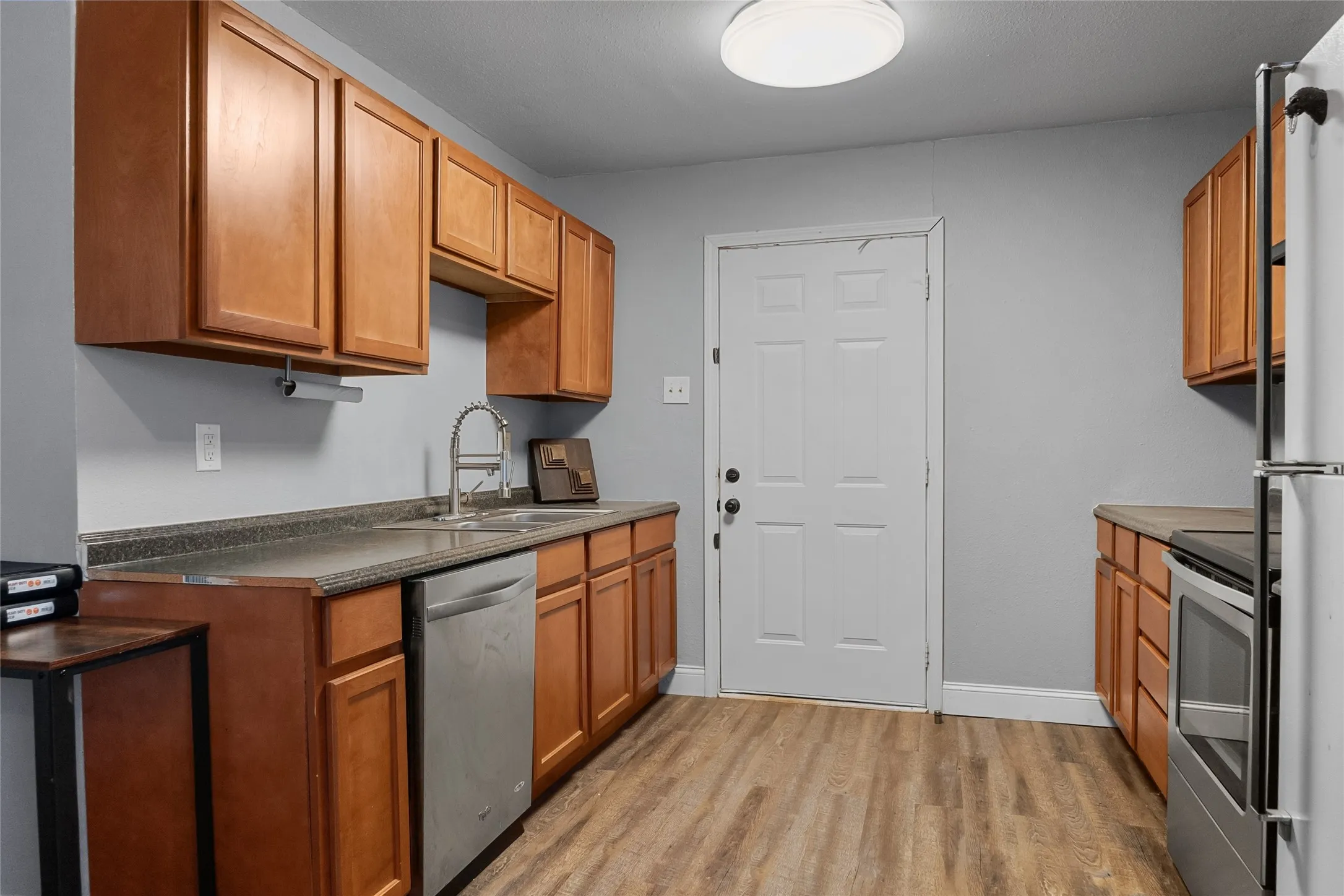 Single Family Residence For Sale in Dallas County , 4129 Salem Drive, Garland, Texas 75043, 6 Bedroom, 4 Bathroom, 2 Garage spaces, 2,566 Sqft, built in 1972, mls#21321226, Real Estate Agent in Garland, Homes For Sale in Dallas county, Homes For Sale in Garland, Realtor in Garland Texas, Real Estate Brokerage Independent Realty Texas, Luminita Cordes Realtor