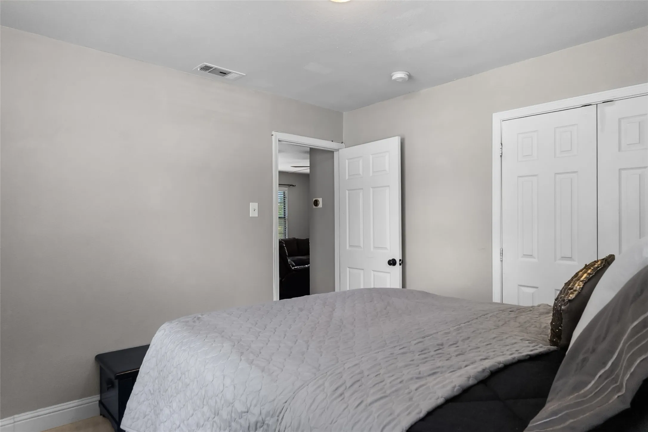 Single Family Residence For Sale in Dallas County , 4129 Salem Drive, Garland, Texas 75043, 6 Bedroom, 4 Bathroom, 2 Garage spaces, 2,566 Sqft, built in 1972, mls#21321226, Real Estate Agent in Garland, Homes For Sale in Dallas county, Homes For Sale in Garland, Realtor in Garland Texas, Real Estate Brokerage Independent Realty Texas, Luminita Cordes Realtor