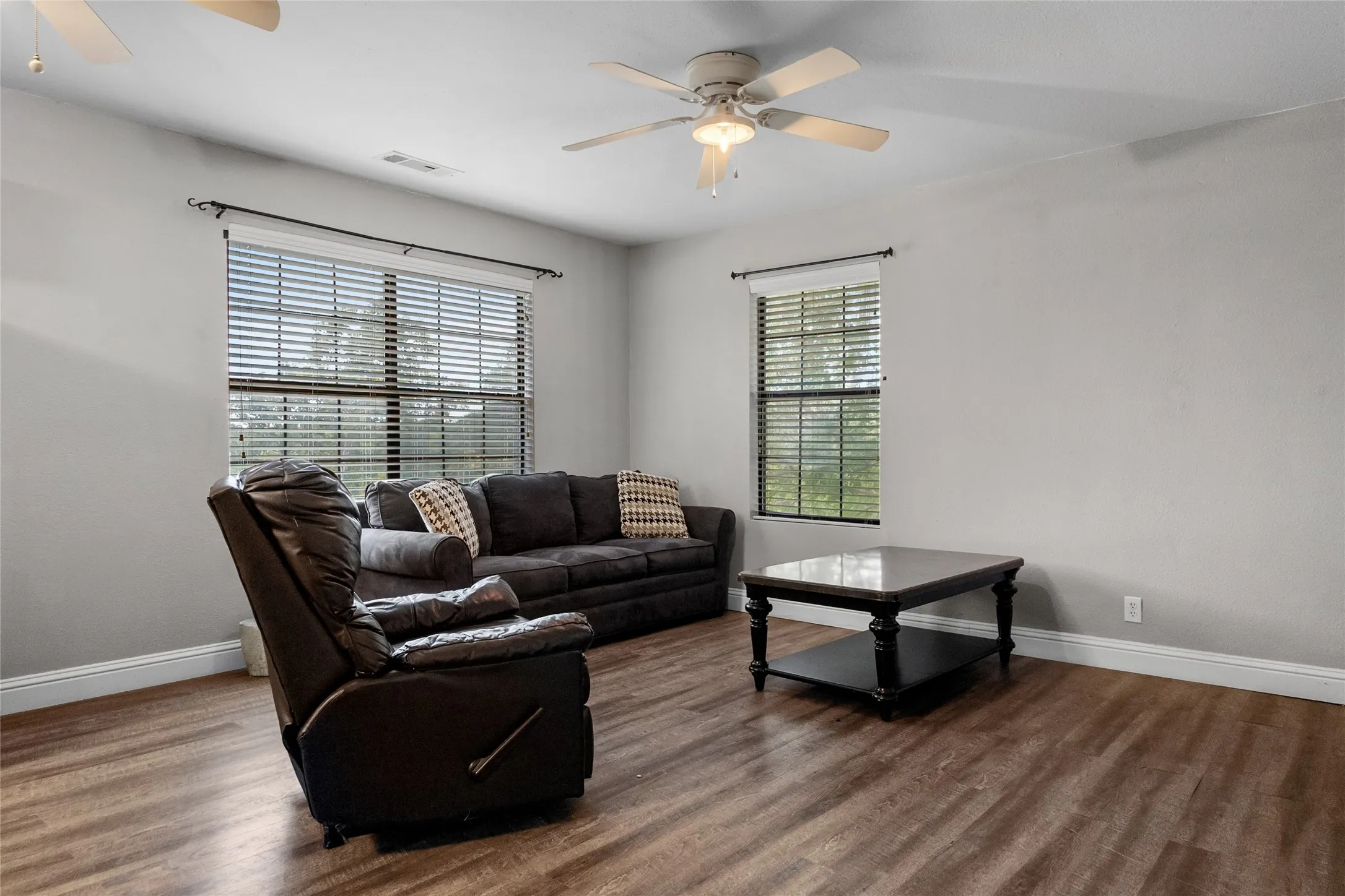 Single Family Residence For Sale in Dallas County , 4129 Salem Drive, Garland, Texas 75043, 6 Bedroom, 4 Bathroom, 2 Garage spaces, 2,566 Sqft, built in 1972, mls#21321226, Real Estate Agent in Garland, Homes For Sale in Dallas county, Homes For Sale in Garland, Realtor in Garland Texas, Real Estate Brokerage Independent Realty Texas, Luminita Cordes Realtor