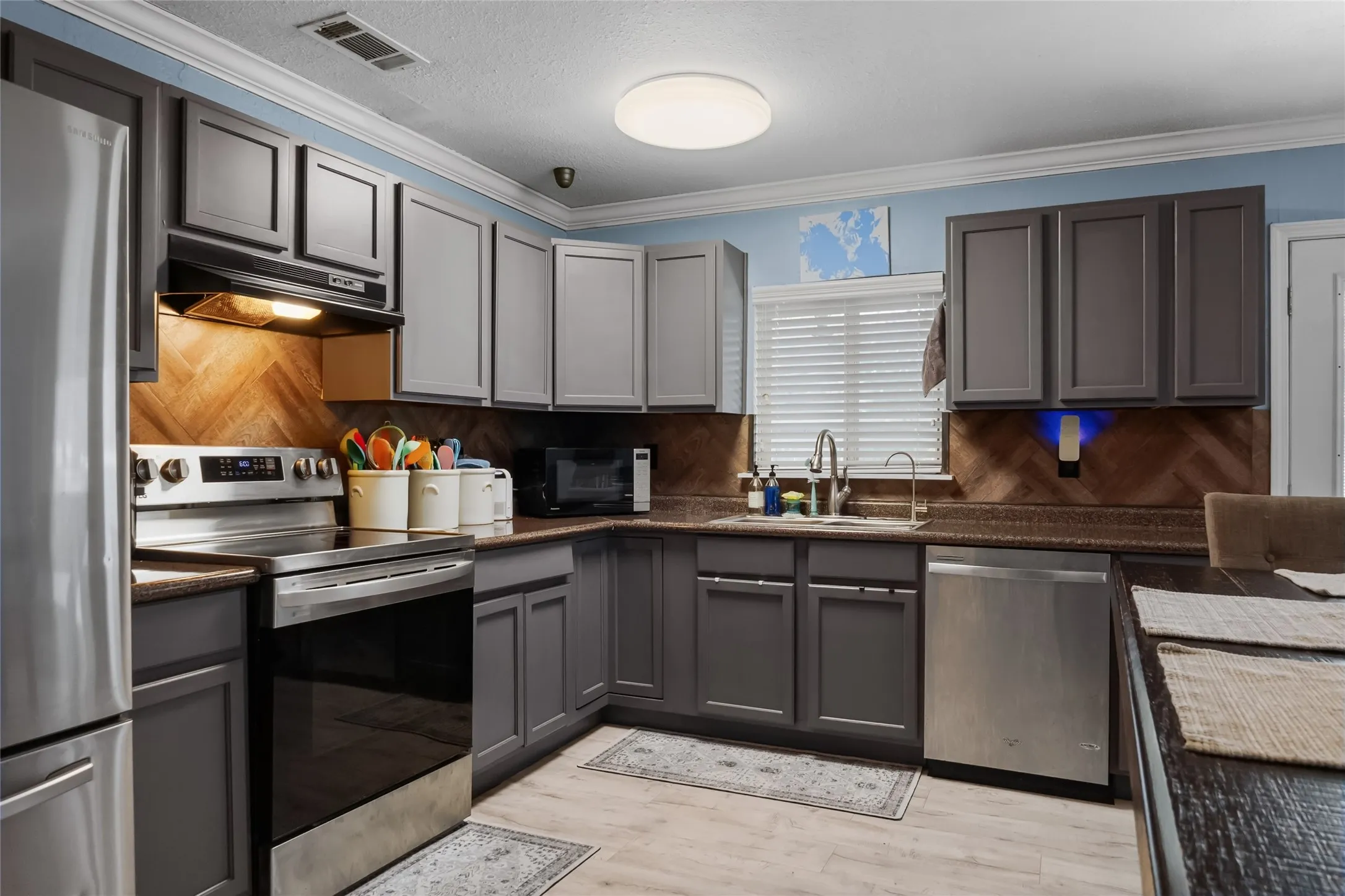 Single Family Residence For Sale in Dallas County , 4129 Salem Drive, Garland, Texas 75043, 6 Bedroom, 4 Bathroom, 2 Garage spaces, 2,566 Sqft, built in 1972, mls#21321226, Real Estate Agent in Garland, Homes For Sale in Dallas county, Homes For Sale in Garland, Realtor in Garland Texas, Real Estate Brokerage Independent Realty Texas, Luminita Cordes Realtor