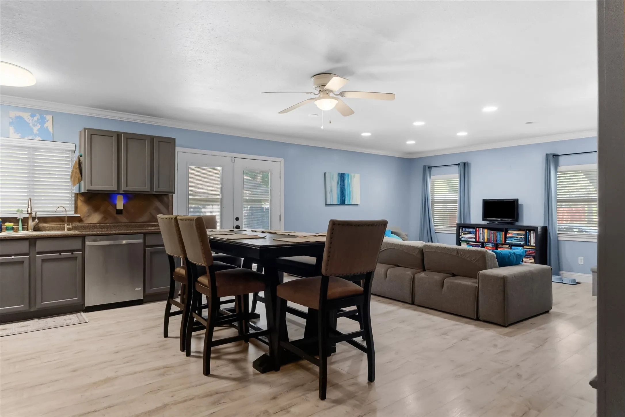 Single Family Residence For Sale in Dallas County , 4129 Salem Drive, Garland, Texas 75043, 6 Bedroom, 4 Bathroom, 2 Garage spaces, 2,566 Sqft, built in 1972, mls#21321226, Real Estate Agent in Garland, Homes For Sale in Dallas county, Homes For Sale in Garland, Realtor in Garland Texas, Real Estate Brokerage Independent Realty Texas, Luminita Cordes Realtor