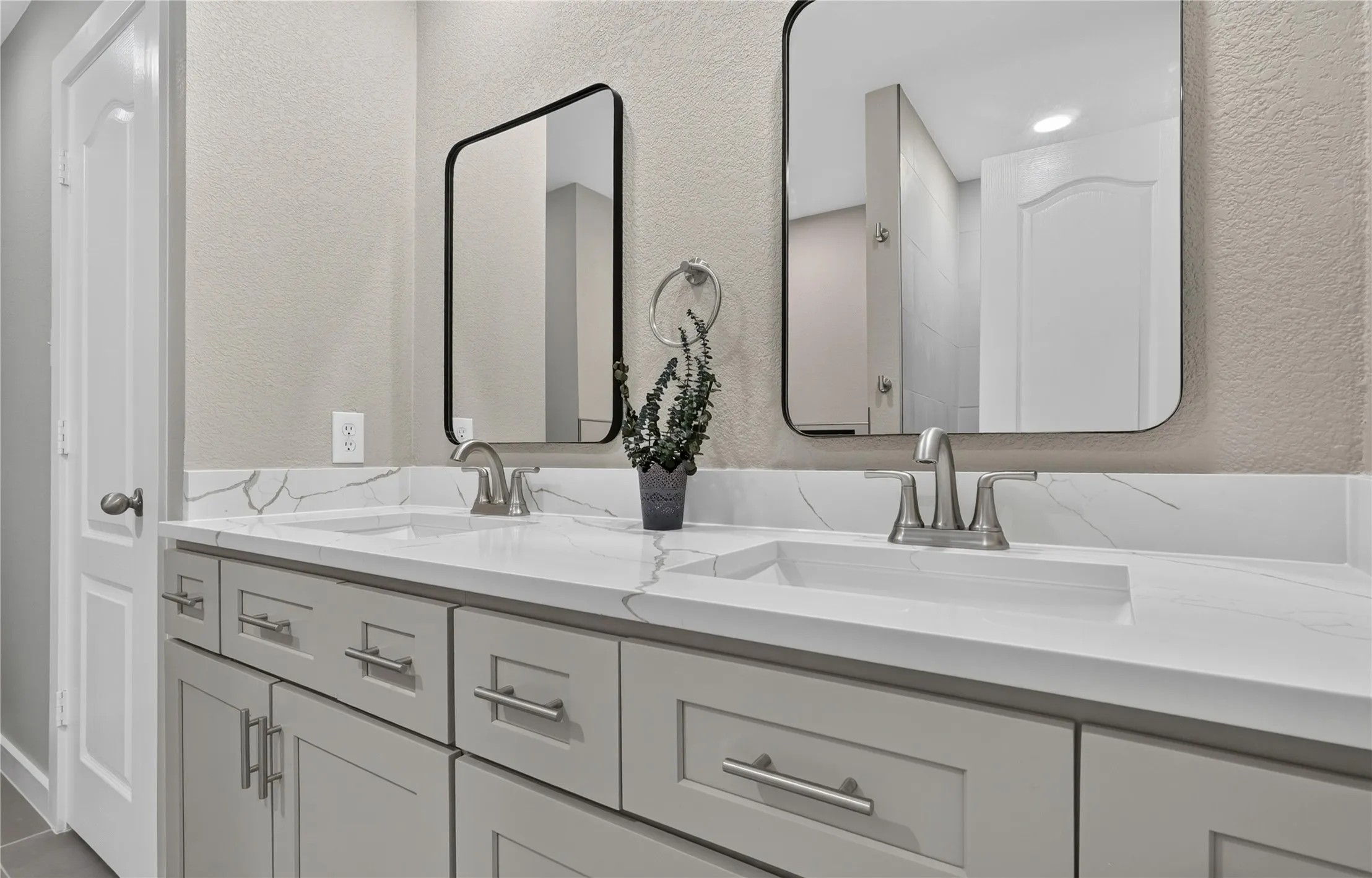 Single Family Residence For Sale in Rockwall County , 508 Ame Lane, Royse City, Texas 75189, 4 Bedroom, 2 Bathroom, 2 Garage spaces, 1,720 Sqft, built in 2006, mls#21322904, Real Estate Agent in Royse City, Homes For Sale in Rockwall county, Homes For Sale in Royse City, Realtor in Royse City Texas, Real Estate Brokerage Independent Realty Texas, Luminita Cordes Realtor