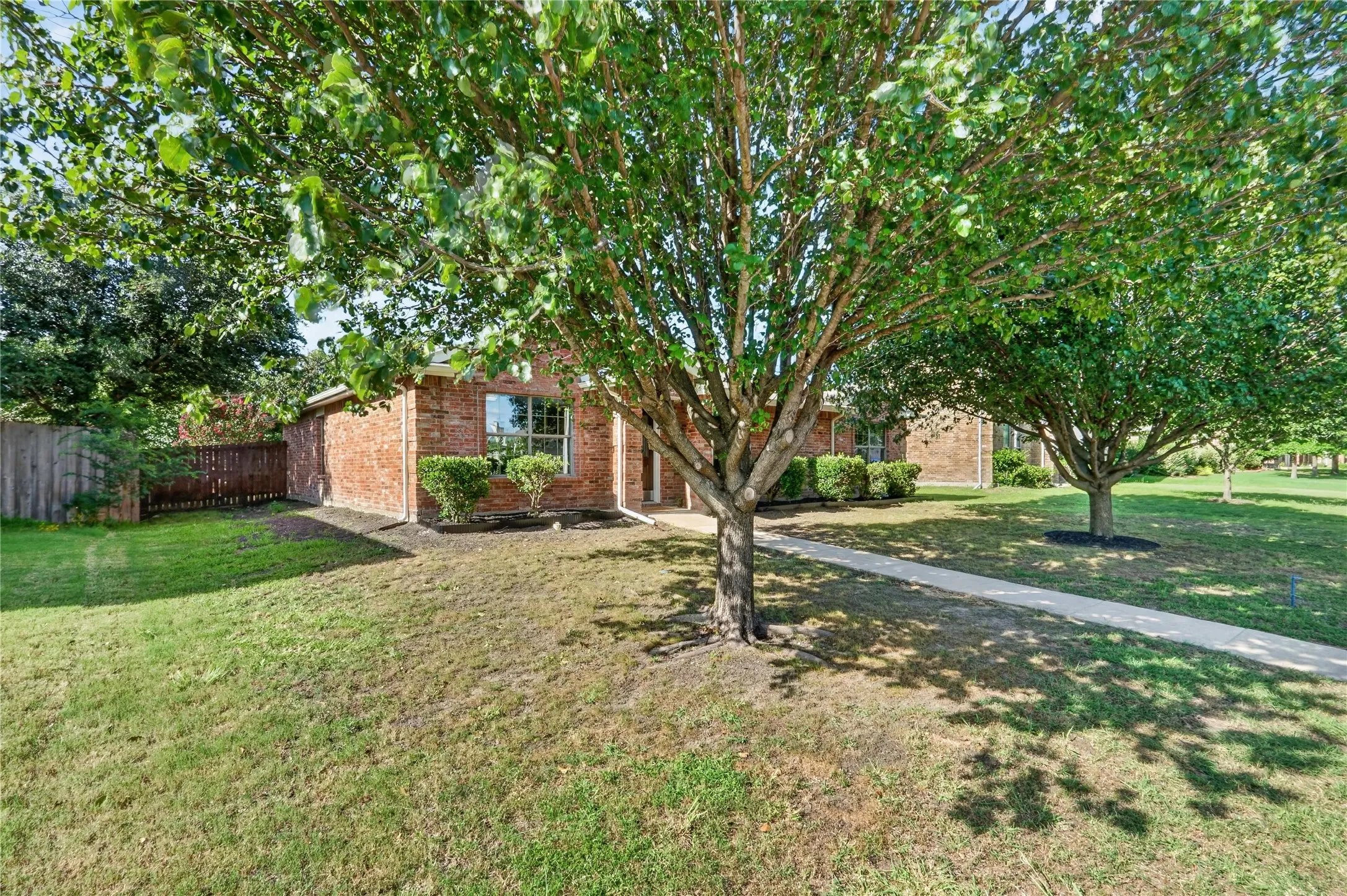 Single Family Residence For Sale in Rockwall County , 508 Ame Lane, Royse City, Texas 75189, 4 Bedroom, 2 Bathroom, 2 Garage spaces, 1,720 Sqft, built in 2006, mls#21322904, Real Estate Agent in Royse City, Homes For Sale in Rockwall county, Homes For Sale in Royse City, Realtor in Royse City Texas, Real Estate Brokerage Independent Realty Texas, Luminita Cordes Realtor