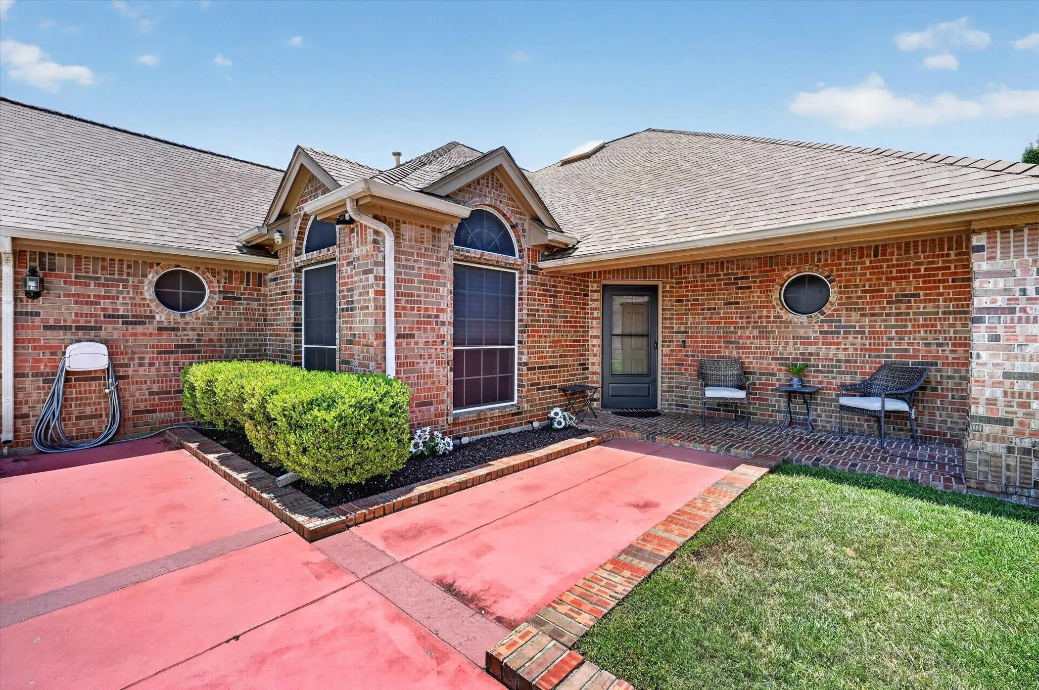Single Family Residence For Sale in Denton County , 6001 Rock Cove, Flower Mound, Texas 75028, 3 Bedroom, 3 Bathroom, 3 Garage spaces, 2,402 Sqft, built in 1998, mls#21315879, Real Estate Agent in Flower Mound, Homes For Sale in Denton county, Homes For Sale in Flower Mound, Realtor in Flower Mound Texas, Real Estate Brokerage Independent Realty Texas, Luminita Cordes Realtor