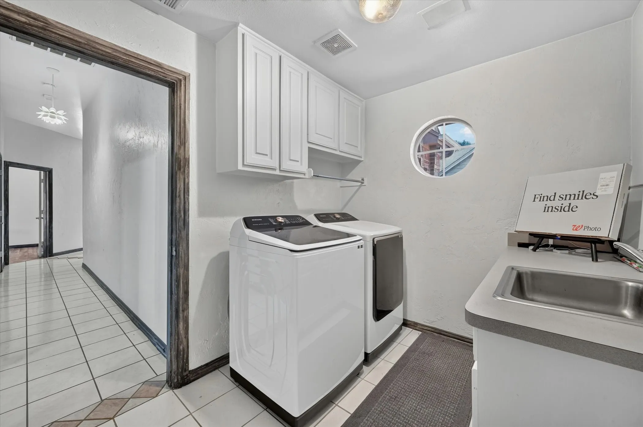 Single Family Residence For Sale in Denton County , 6001 Rock Cove, Flower Mound, Texas 75028, 3 Bedroom, 3 Bathroom, 3 Garage spaces, 2,402 Sqft, built in 1998, mls#21315879, Real Estate Agent in Flower Mound, Homes For Sale in Denton county, Homes For Sale in Flower Mound, Realtor in Flower Mound Texas, Real Estate Brokerage Independent Realty Texas, Luminita Cordes Realtor