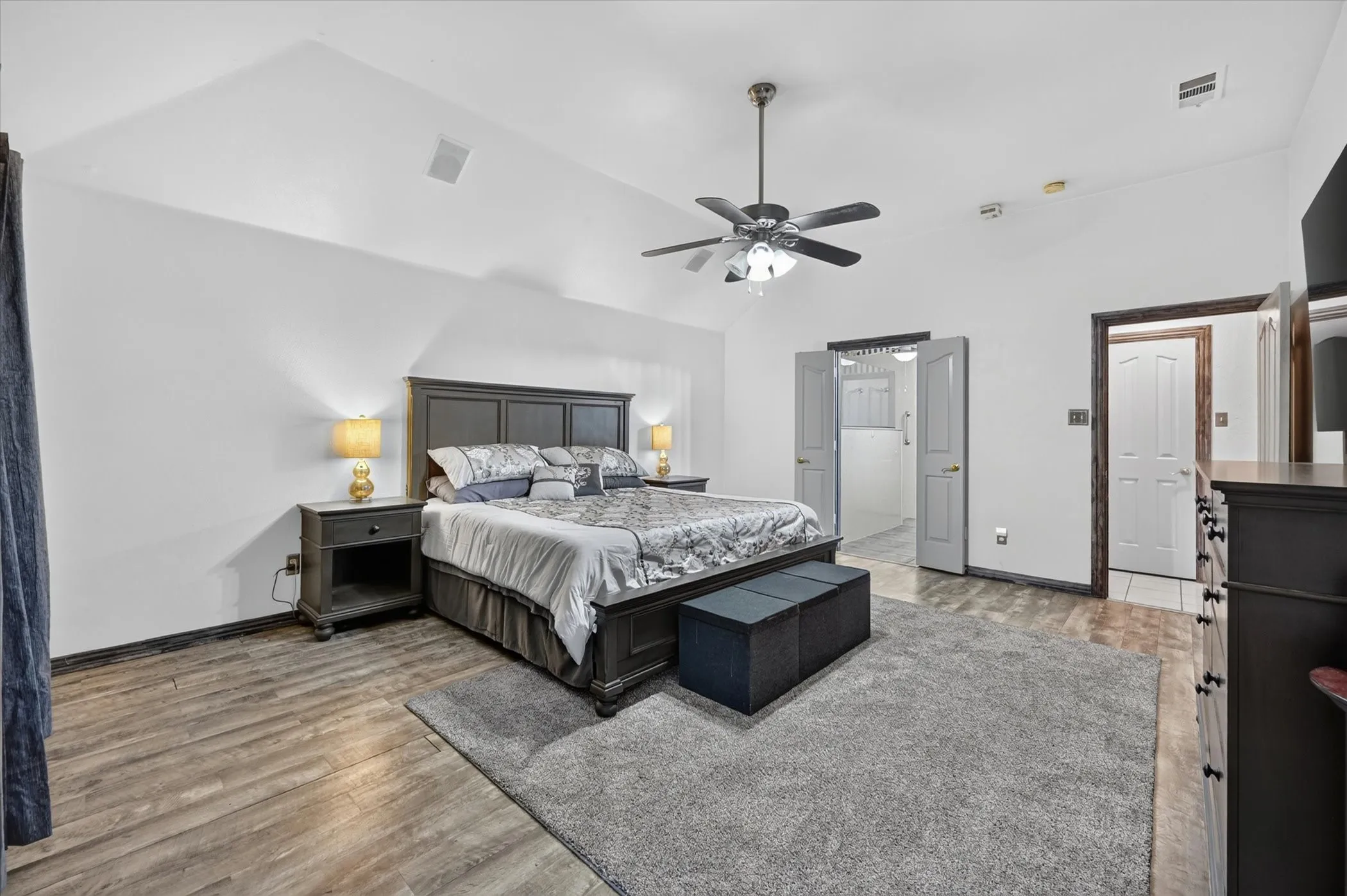 Single Family Residence For Sale in Denton County , 6001 Rock Cove, Flower Mound, Texas 75028, 3 Bedroom, 3 Bathroom, 3 Garage spaces, 2,402 Sqft, built in 1998, mls#21315879, Real Estate Agent in Flower Mound, Homes For Sale in Denton county, Homes For Sale in Flower Mound, Realtor in Flower Mound Texas, Real Estate Brokerage Independent Realty Texas, Luminita Cordes Realtor