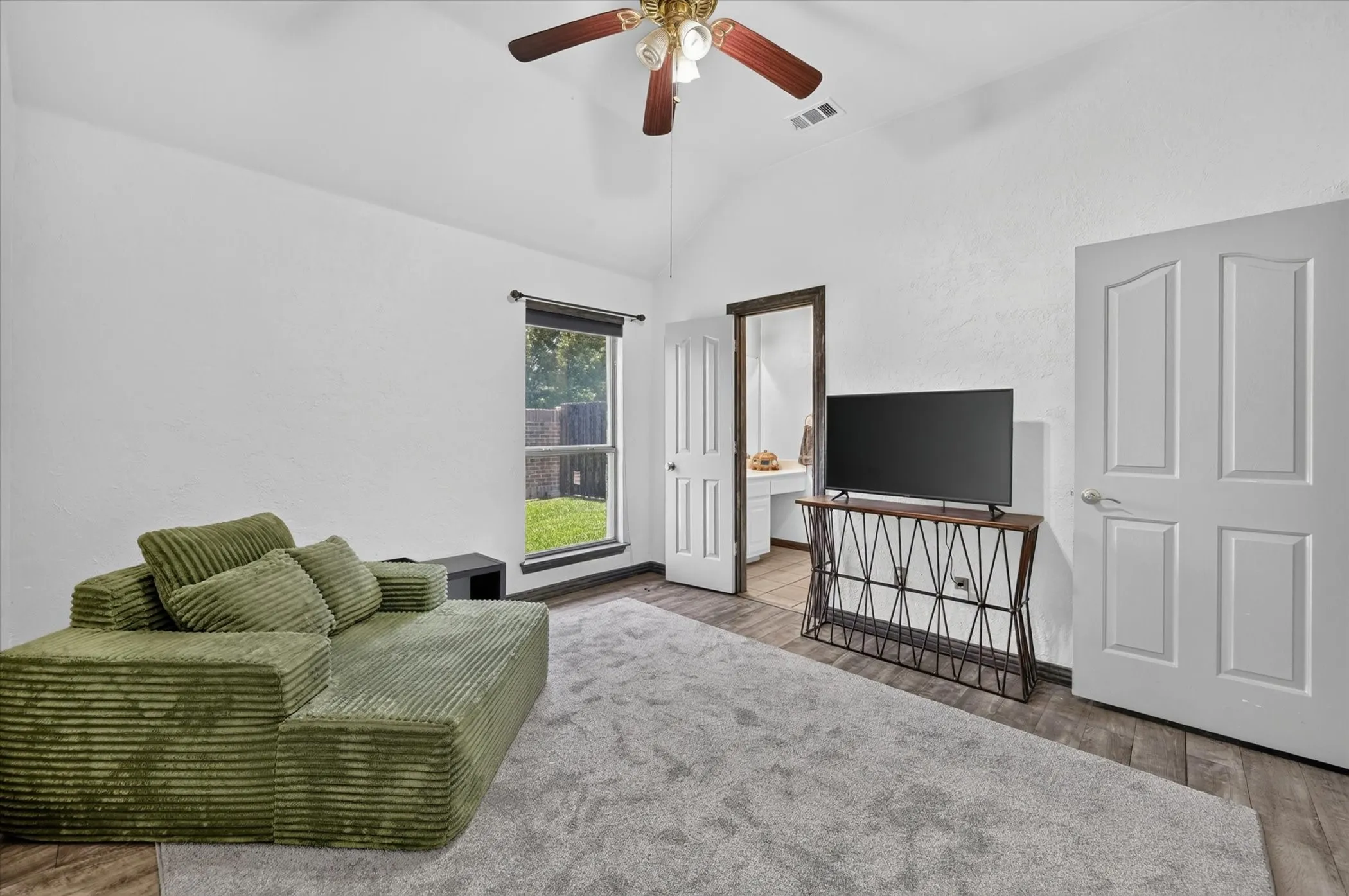 Single Family Residence For Sale in Denton County , 6001 Rock Cove, Flower Mound, Texas 75028, 3 Bedroom, 3 Bathroom, 3 Garage spaces, 2,402 Sqft, built in 1998, mls#21315879, Real Estate Agent in Flower Mound, Homes For Sale in Denton county, Homes For Sale in Flower Mound, Realtor in Flower Mound Texas, Real Estate Brokerage Independent Realty Texas, Luminita Cordes Realtor
