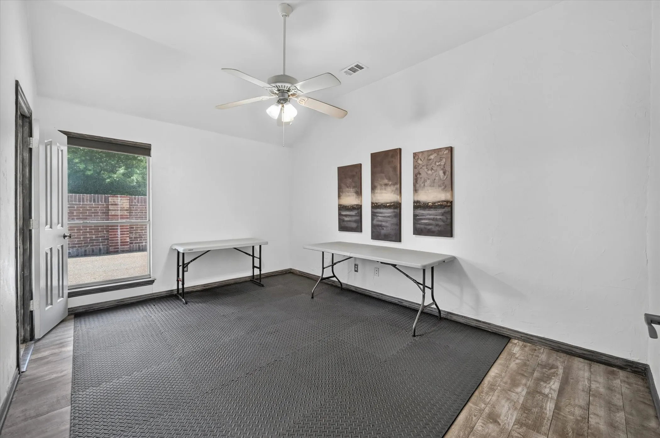 Single Family Residence For Sale in Denton County , 6001 Rock Cove, Flower Mound, Texas 75028, 3 Bedroom, 3 Bathroom, 3 Garage spaces, 2,402 Sqft, built in 1998, mls#21315879, Real Estate Agent in Flower Mound, Homes For Sale in Denton county, Homes For Sale in Flower Mound, Realtor in Flower Mound Texas, Real Estate Brokerage Independent Realty Texas, Luminita Cordes Realtor
