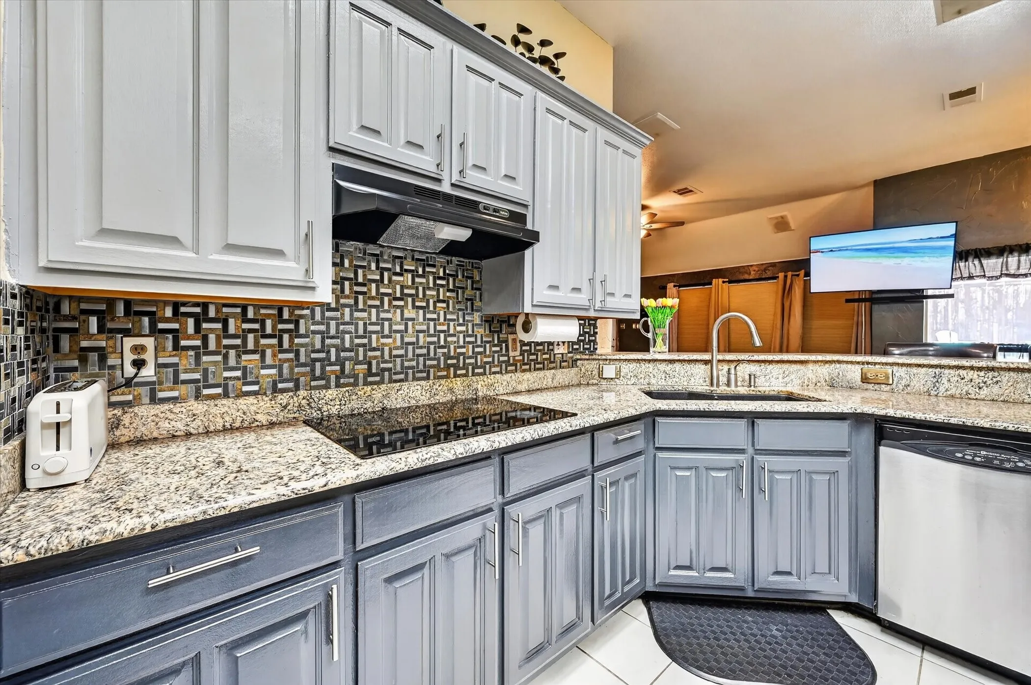 Single Family Residence For Sale in Denton County , 6001 Rock Cove, Flower Mound, Texas 75028, 3 Bedroom, 3 Bathroom, 3 Garage spaces, 2,402 Sqft, built in 1998, mls#21315879, Real Estate Agent in Flower Mound, Homes For Sale in Denton county, Homes For Sale in Flower Mound, Realtor in Flower Mound Texas, Real Estate Brokerage Independent Realty Texas, Luminita Cordes Realtor