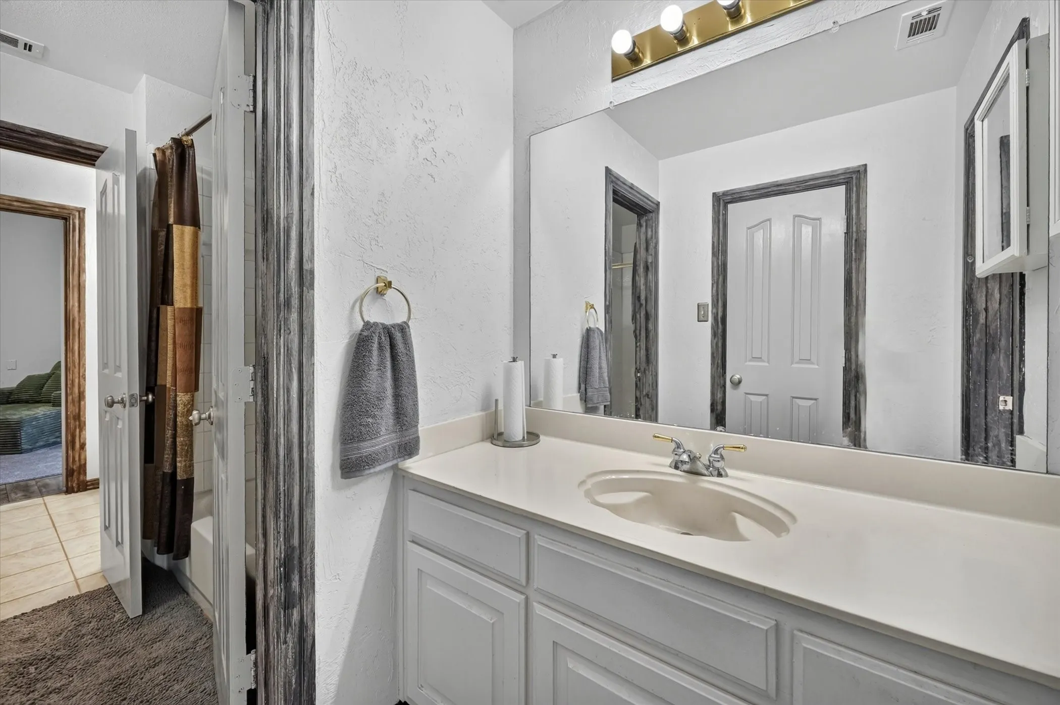 Single Family Residence For Sale in Denton County , 6001 Rock Cove, Flower Mound, Texas 75028, 3 Bedroom, 3 Bathroom, 3 Garage spaces, 2,402 Sqft, built in 1998, mls#21315879, Real Estate Agent in Flower Mound, Homes For Sale in Denton county, Homes For Sale in Flower Mound, Realtor in Flower Mound Texas, Real Estate Brokerage Independent Realty Texas, Luminita Cordes Realtor