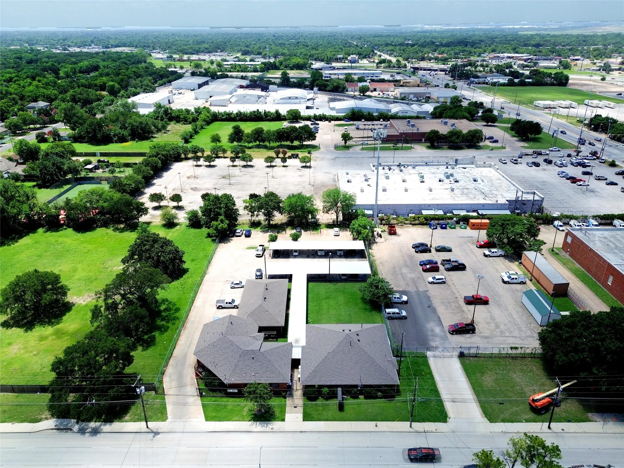 Office For Rent in Dallas County , 8202 Elam Road, Dallas, Texas 75217, 0, 0, Garage spaces, 1,044 Sqft, built in 1991, mls#21314303, Real Estate Agent in Dallas, Homes For Rent in Dallas county, Homes For Rent in Dallas, Realtor in Dallas Texas, Real Estate Brokerage Independent Realty Texas, Luminita Cordes Realtor