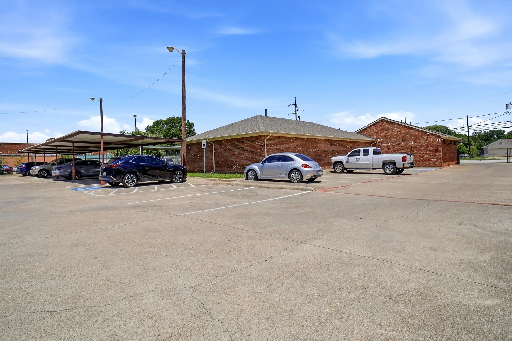Office For Rent in Dallas County , 8202 Elam Road, Dallas, Texas 75217, 0, 0, Garage spaces, 1,044 Sqft, built in 1991, mls#21314303, Real Estate Agent in Dallas, Homes For Rent in Dallas county, Homes For Rent in Dallas, Realtor in Dallas Texas, Real Estate Brokerage Independent Realty Texas, Luminita Cordes Realtor