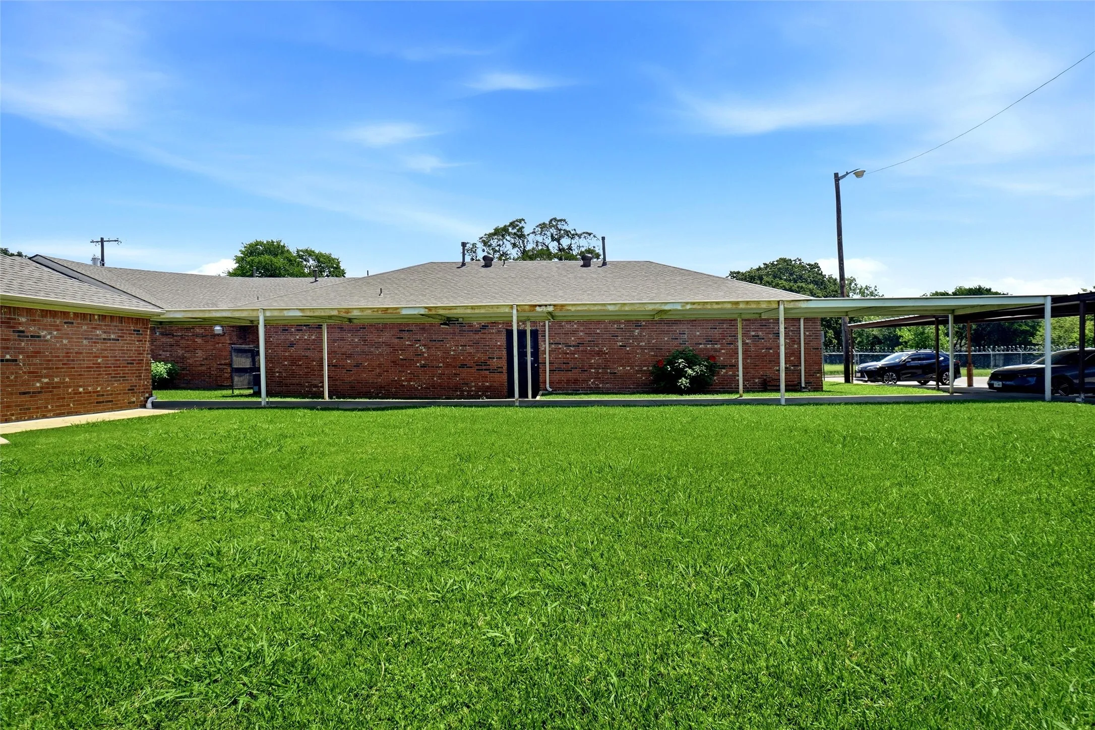 Office For Rent in Dallas County , 8202 Elam Road, Dallas, Texas 75217, 0, 0, Garage spaces, 1,044 Sqft, built in 1991, mls#21314303, Real Estate Agent in Dallas, Homes For Rent in Dallas county, Homes For Rent in Dallas, Realtor in Dallas Texas, Real Estate Brokerage Independent Realty Texas, Luminita Cordes Realtor