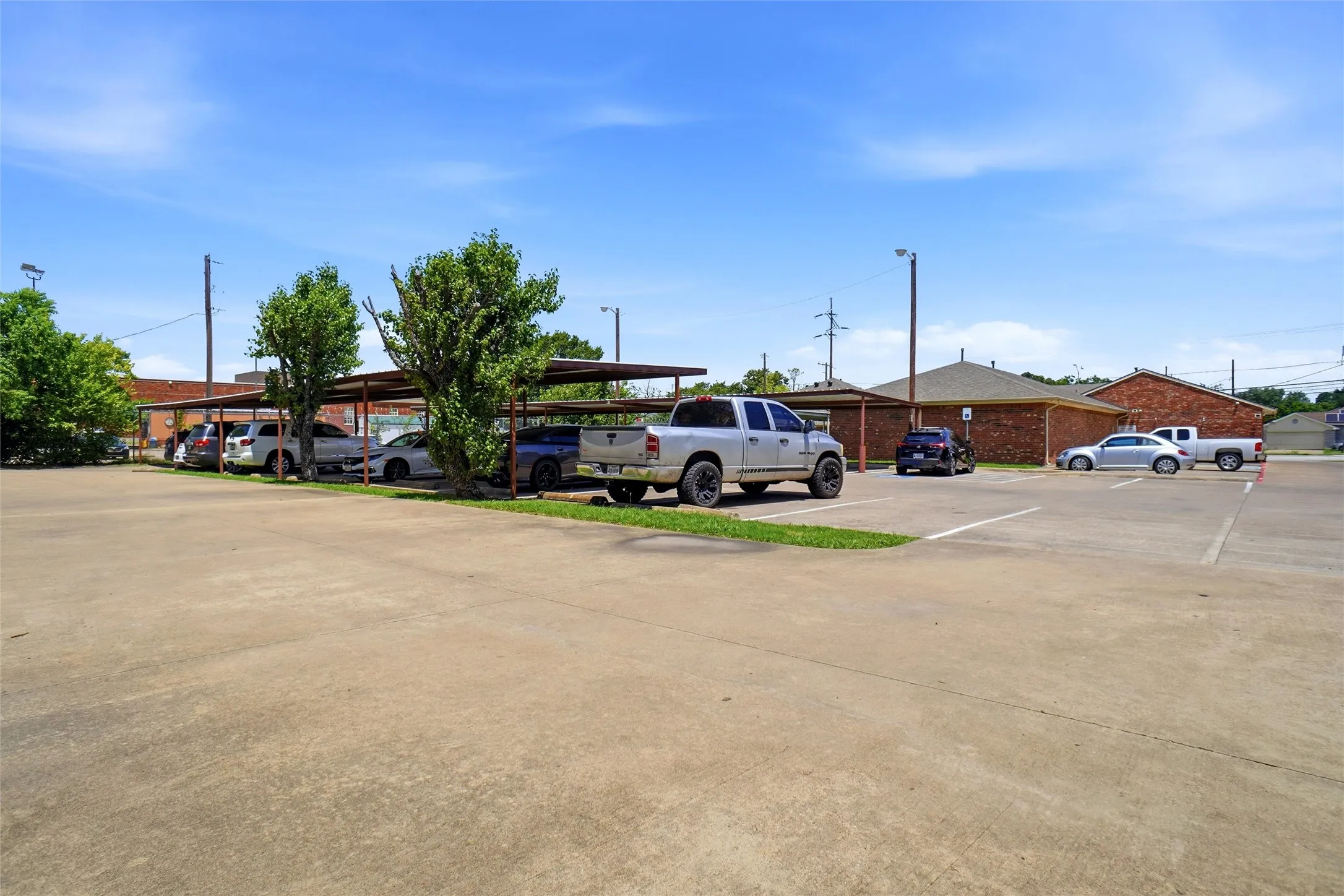 Office For Rent in Dallas County , 8202 Elam Road, Dallas, Texas 75217, 0, 0, Garage spaces, 1,044 Sqft, built in 1991, mls#21314303, Real Estate Agent in Dallas, Homes For Rent in Dallas county, Homes For Rent in Dallas, Realtor in Dallas Texas, Real Estate Brokerage Independent Realty Texas, Luminita Cordes Realtor