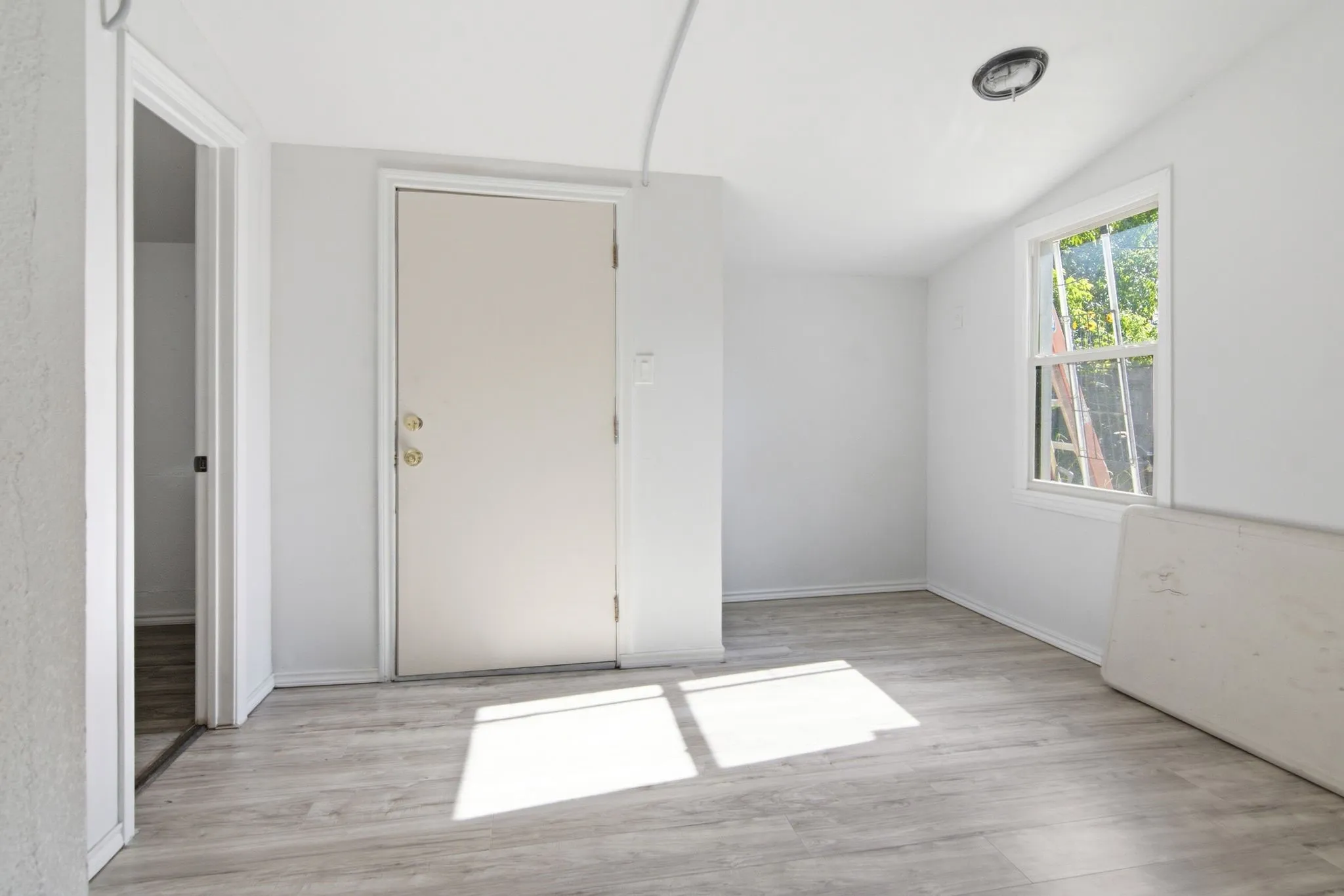 Single Family Residence For Sale in Tarrant County , 8814 Clifford Street, White Settlement, Texas 76108, 3 Bedroom, 2 Bathroom, Garage spaces, 1,531 Sqft, built in 1945, mls#21318224, Real Estate Agent in White Settlement, Homes For Sale in Tarrant county, Homes For Sale in White Settlement, Realtor in White Settlement Texas, Real Estate Brokerage Independent Realty Texas, Luminita Cordes Realtor