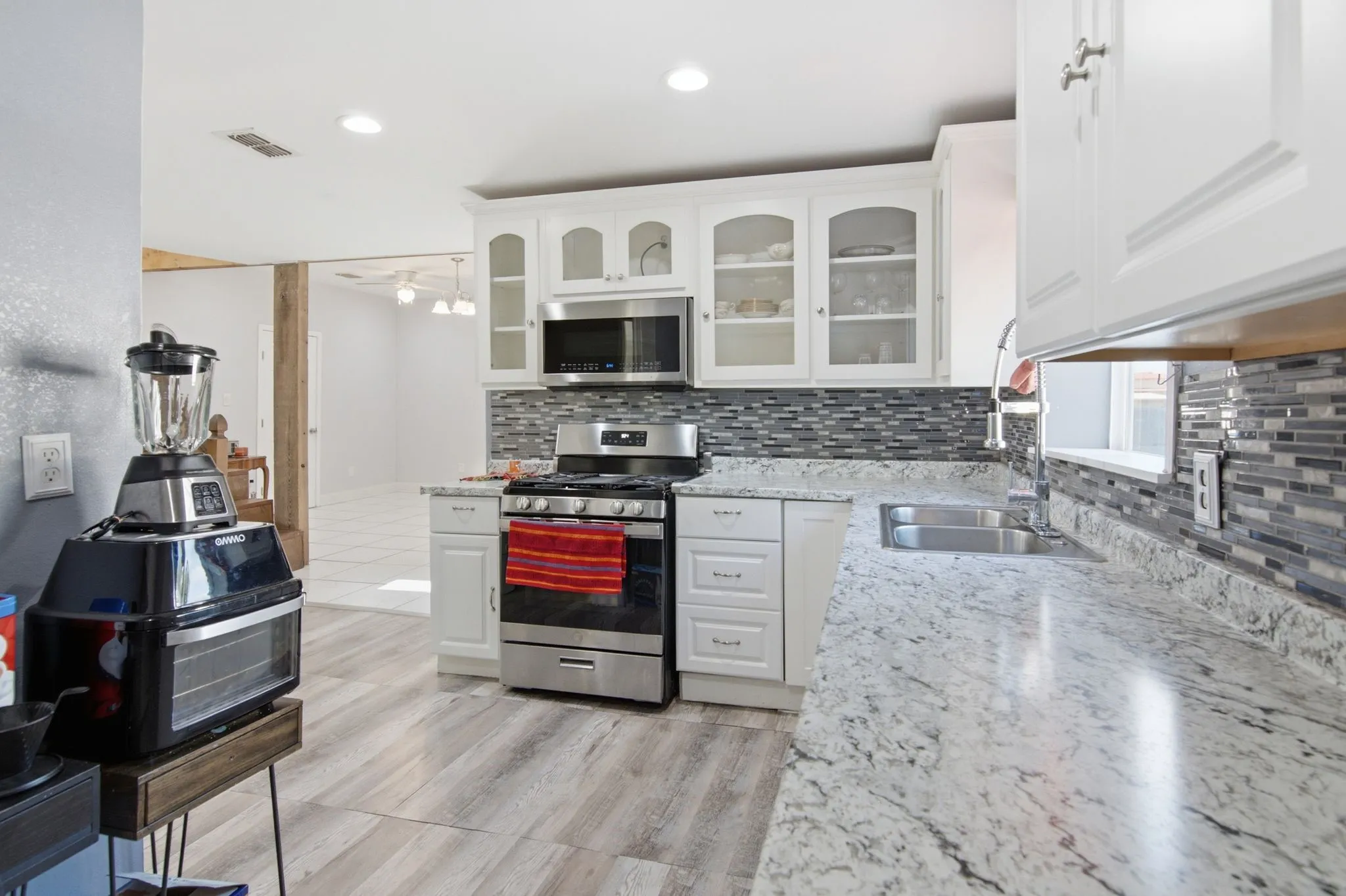 Single Family Residence For Sale in Tarrant County , 8814 Clifford Street, White Settlement, Texas 76108, 3 Bedroom, 2 Bathroom, Garage spaces, 1,531 Sqft, built in 1945, mls#21318224, Real Estate Agent in White Settlement, Homes For Sale in Tarrant county, Homes For Sale in White Settlement, Realtor in White Settlement Texas, Real Estate Brokerage Independent Realty Texas, Luminita Cordes Realtor