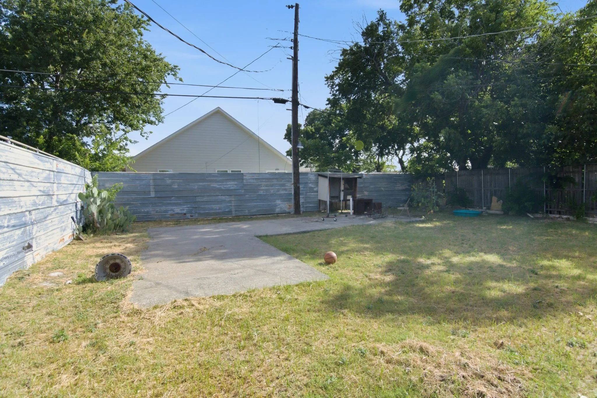 Single Family Residence For Sale in Tarrant County , 8814 Clifford Street, White Settlement, Texas 76108, 3 Bedroom, 2 Bathroom, Garage spaces, 1,531 Sqft, built in 1945, mls#21318224, Real Estate Agent in White Settlement, Homes For Sale in Tarrant county, Homes For Sale in White Settlement, Realtor in White Settlement Texas, Real Estate Brokerage Independent Realty Texas, Luminita Cordes Realtor