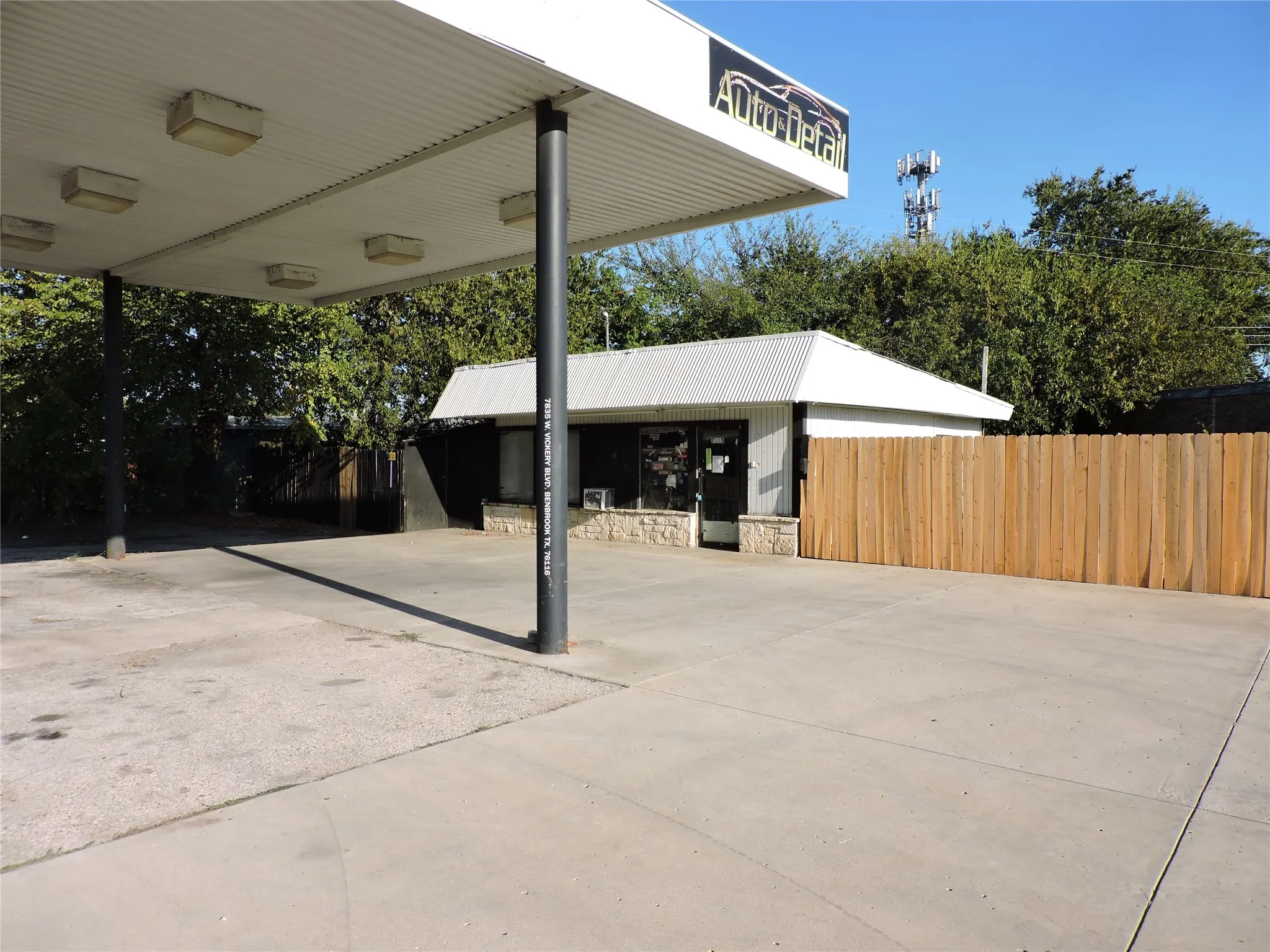 Retail For Sale in Tarrant County , 7385 W Vickery Boulevard, Benbrook, Texas 76116, 0, 0, Garage spaces, 0 Sqft, built in 1966, Price $415,000, mls#21322907, Real Estate Agent in Benbrook, Homes For Sale in Tarrant county, Homes For Sale in Benbrook, Realtor in Benbrook Texas, Real Estate Brokerage Independent Realty Texas, Luminita Cordes Realtor